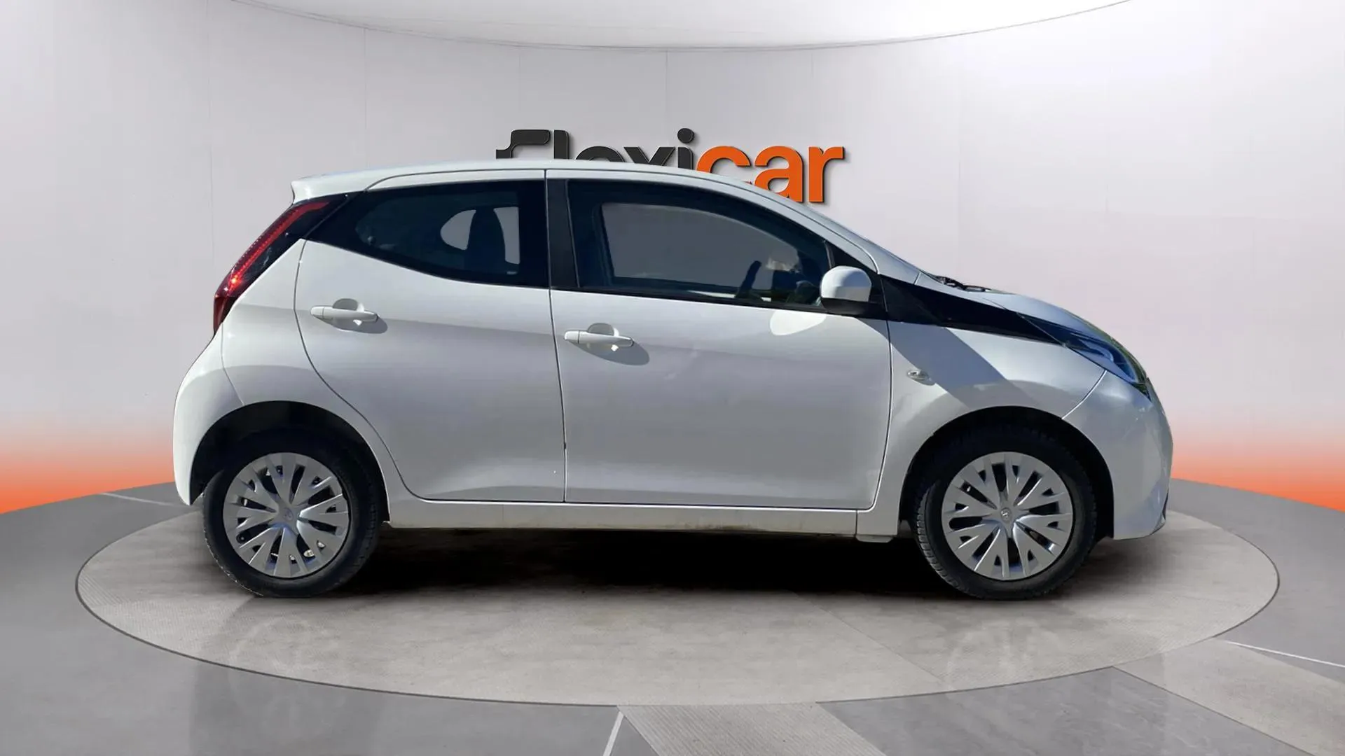 Toyota Aygo 1.0 70 x-play - foto 3