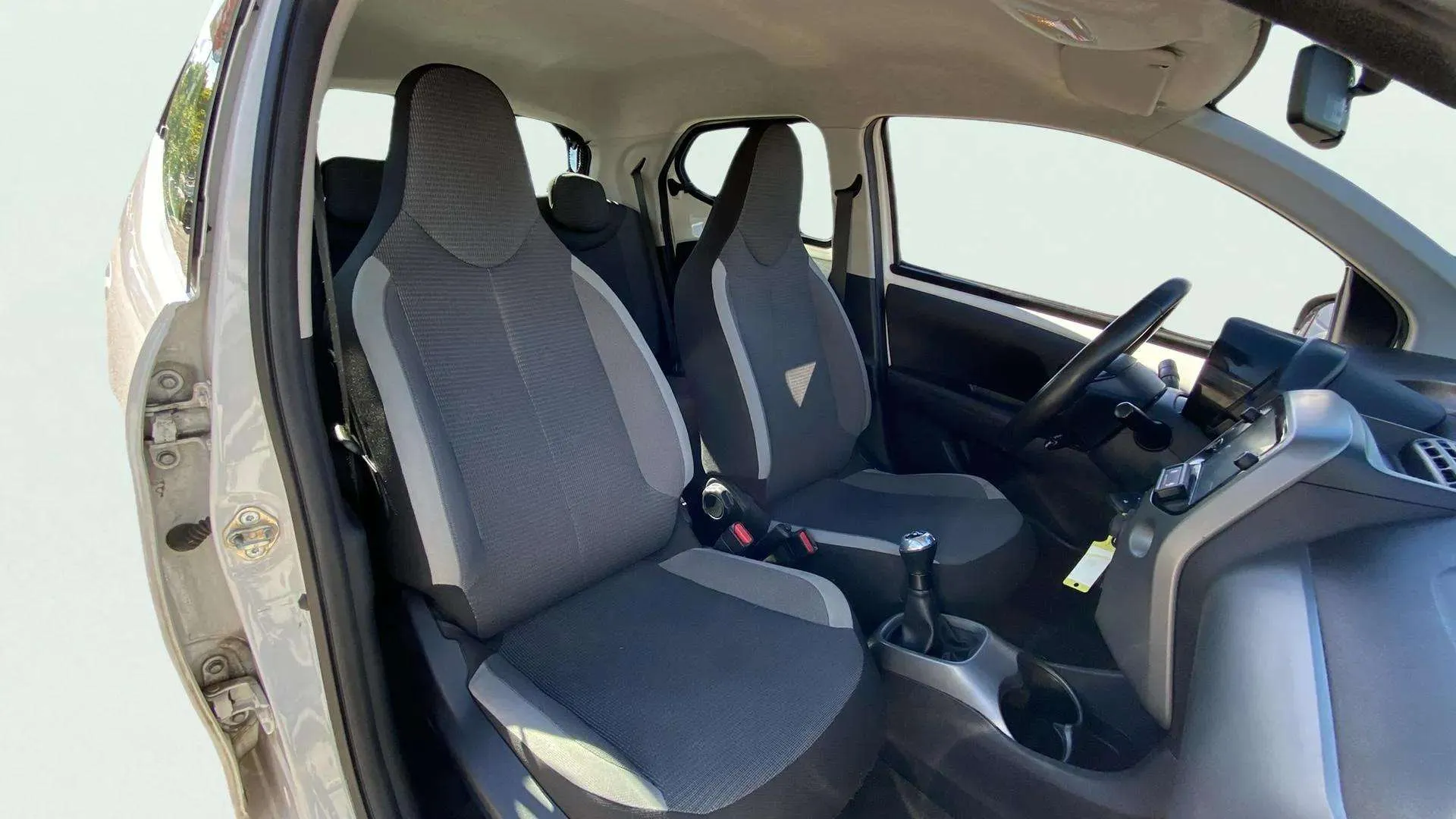 Toyota Aygo 1.0 70 x-play - foto 19