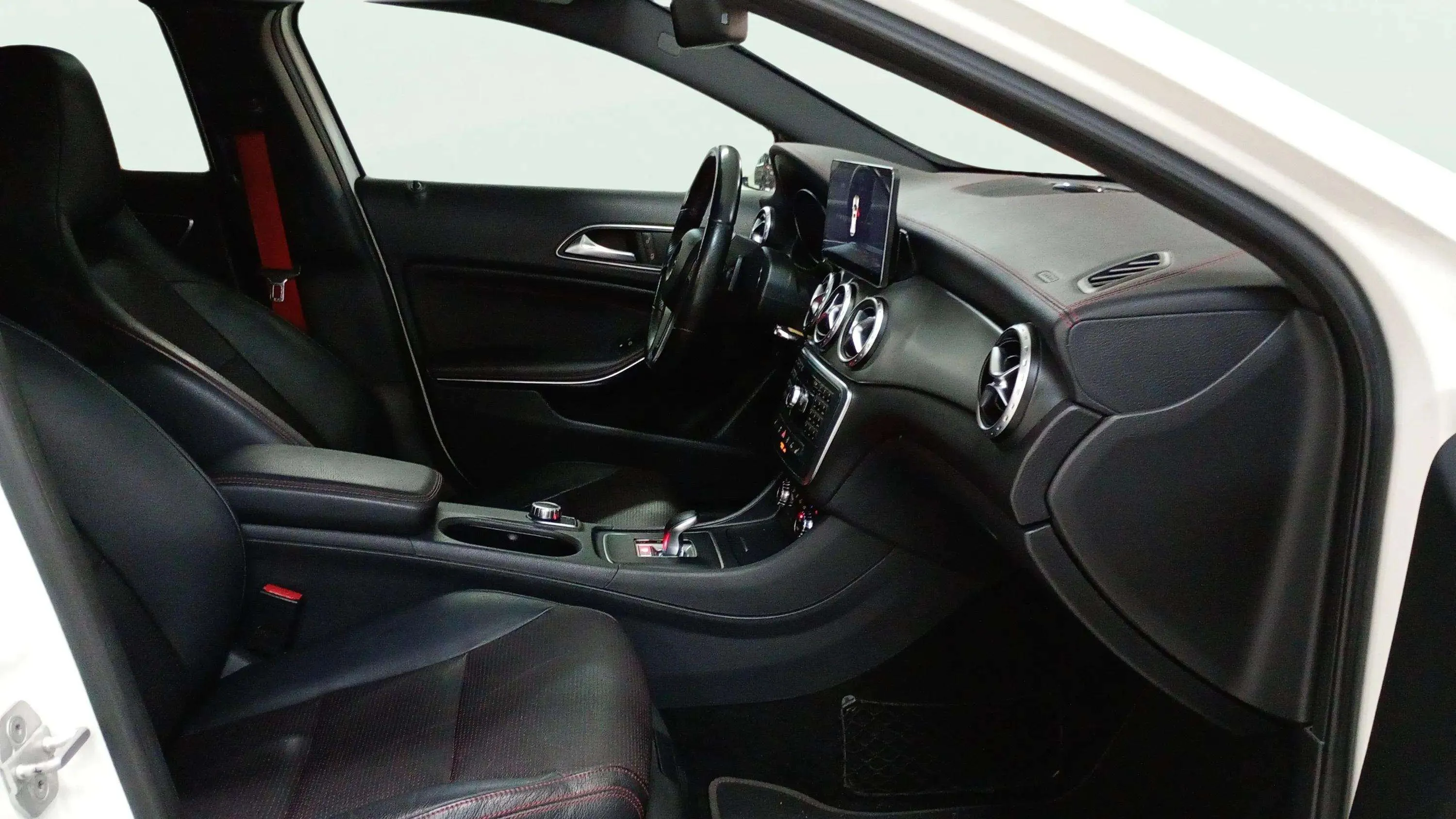 Mercedes-Benz GLA 45 AMG 4M - foto 11