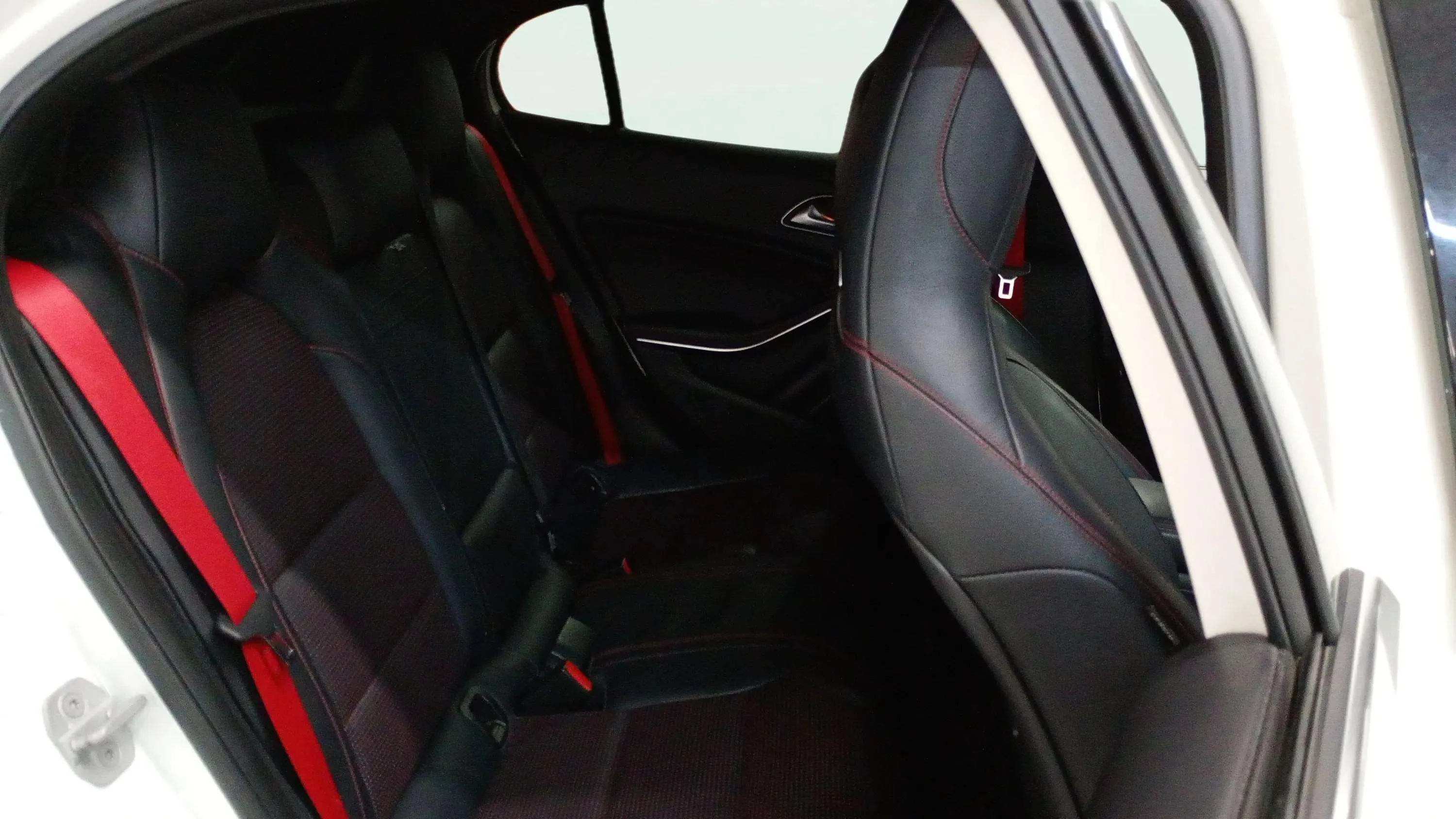 Mercedes-Benz GLA 45 AMG 4M - foto 10