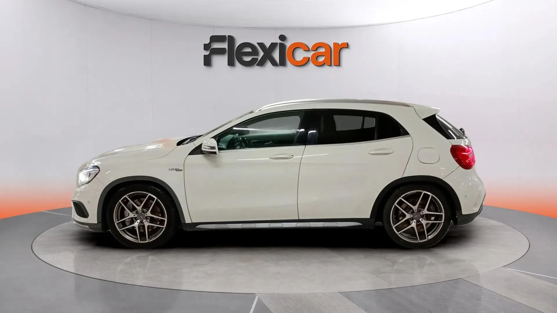 Mercedes-Benz GLA 45 AMG 4M - foto 5