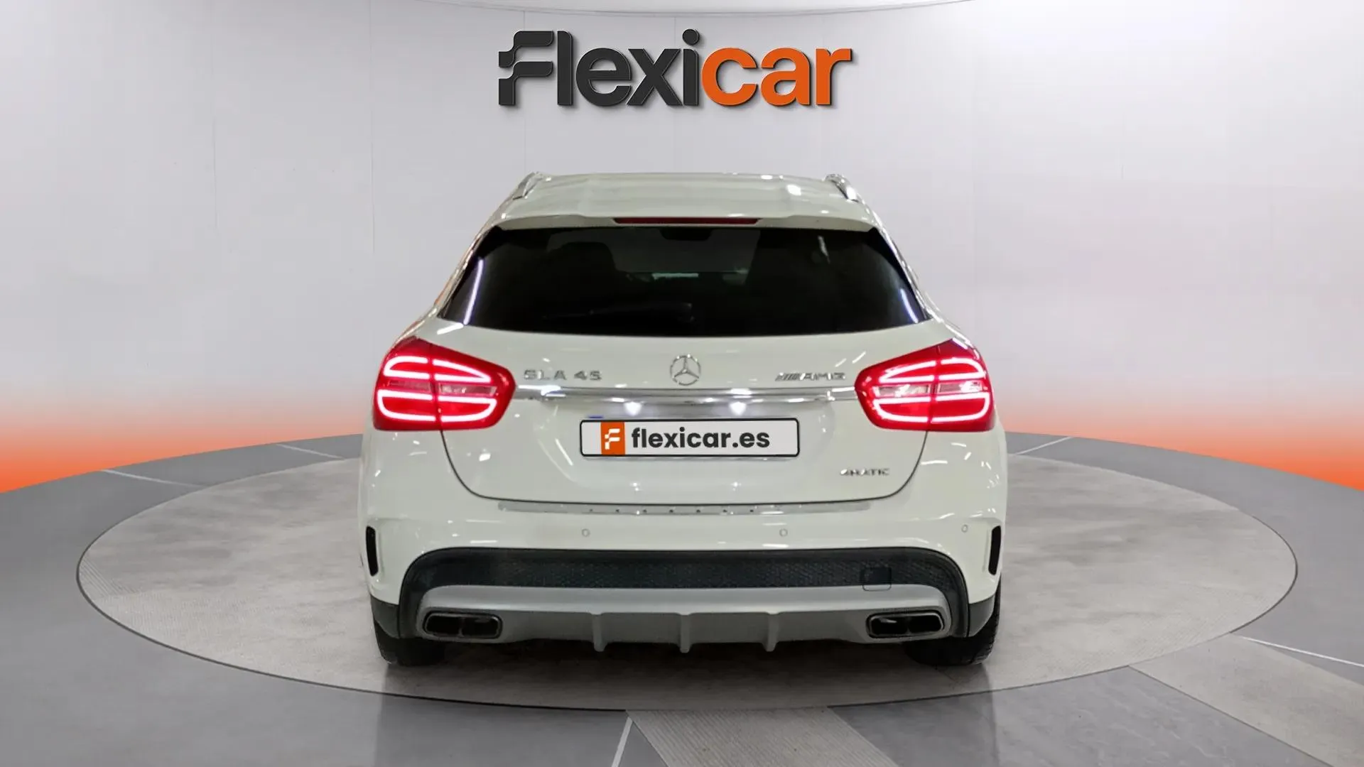 Mercedes-Benz GLA 45 AMG 4M - foto 4