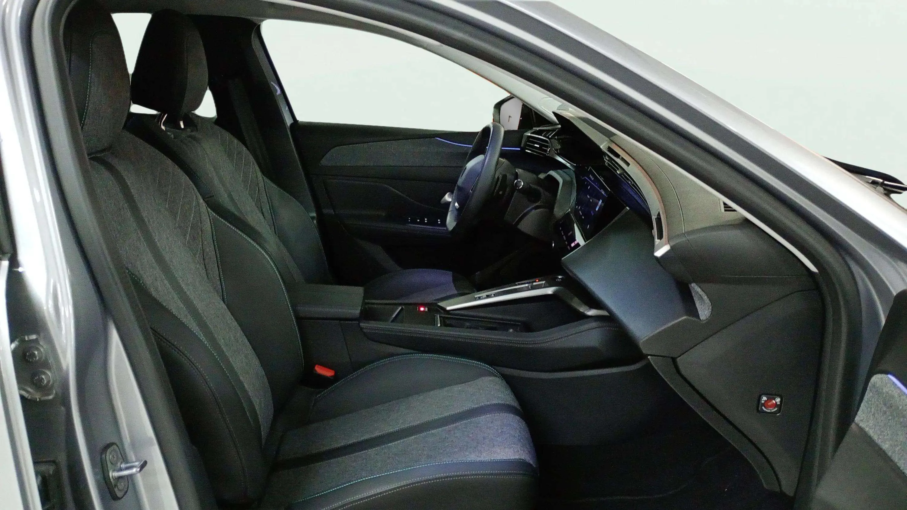 Peugeot 408 Allure PureTech 130 EAT8 - foto 9
