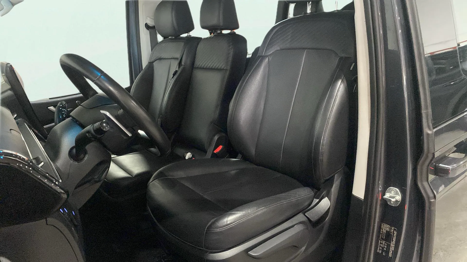 Hyundai STARIA 2.2 CRDi Tecno 9S - foto 13