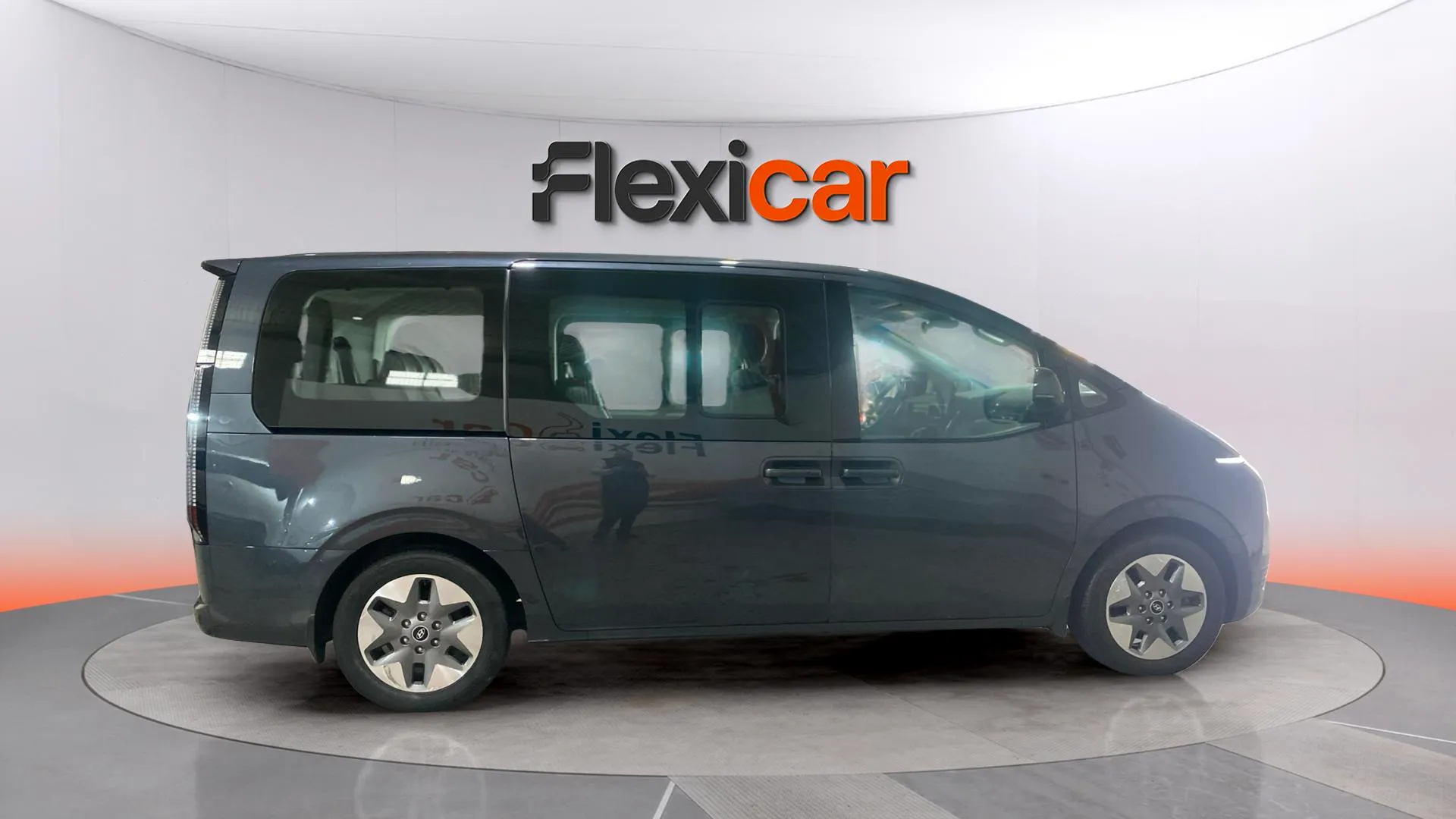Hyundai STARIA 2.2 CRDi Tecno 9S - foto 8