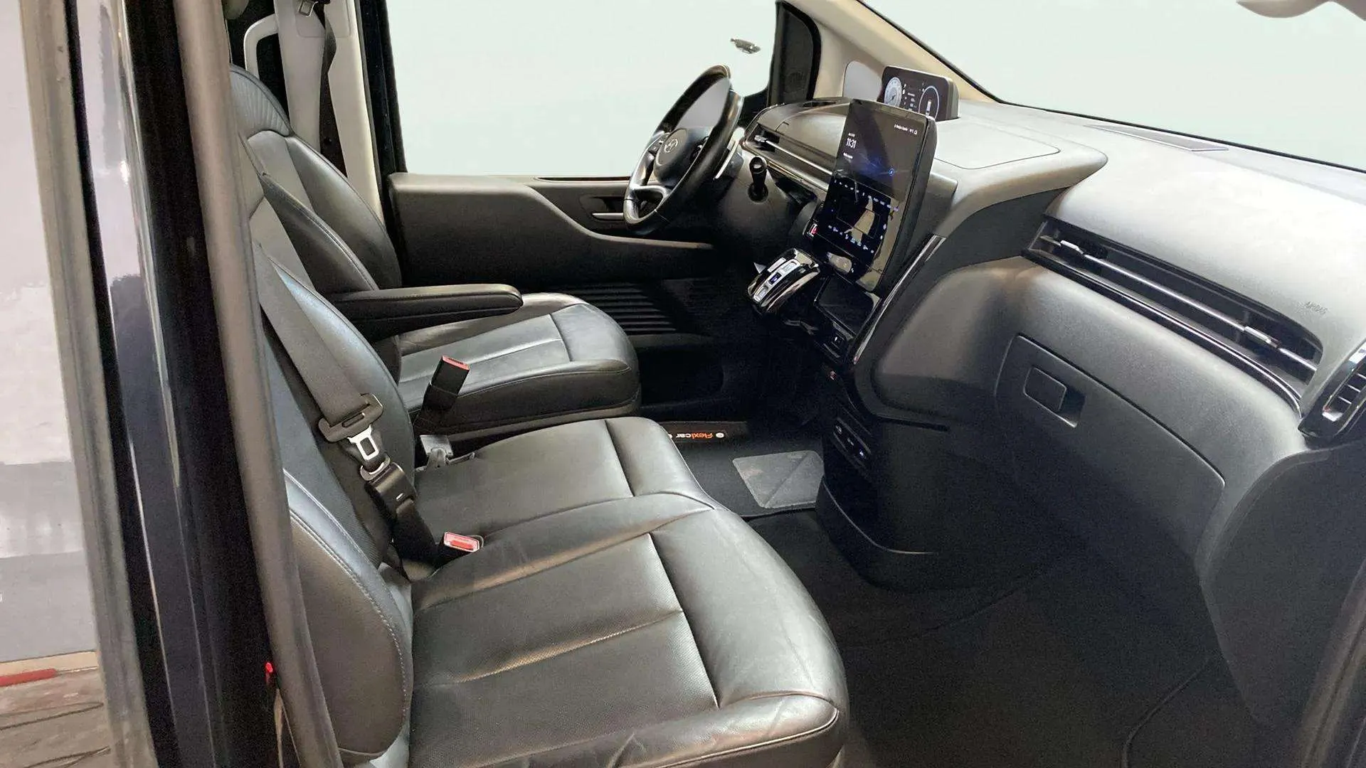 Hyundai STARIA 2.2 CRDi Tecno 9S - foto 11