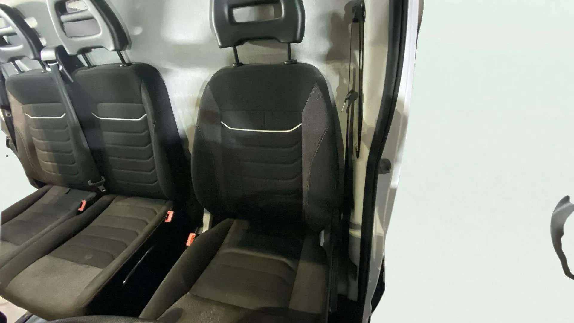 Iveco Daily 2.3 TD 35C 16 A8 V 3520L/H2 12 M3 - foto 15