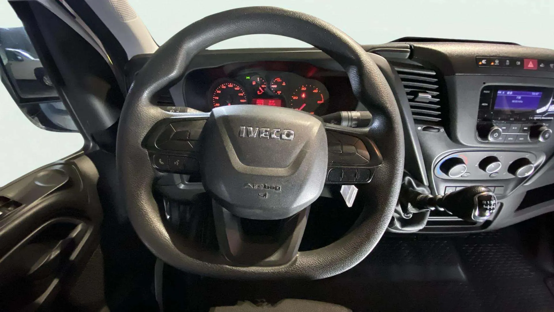 Iveco Daily 2.3 TD 35C 16 A8 V 3520L/H2 12 M3 - foto 14