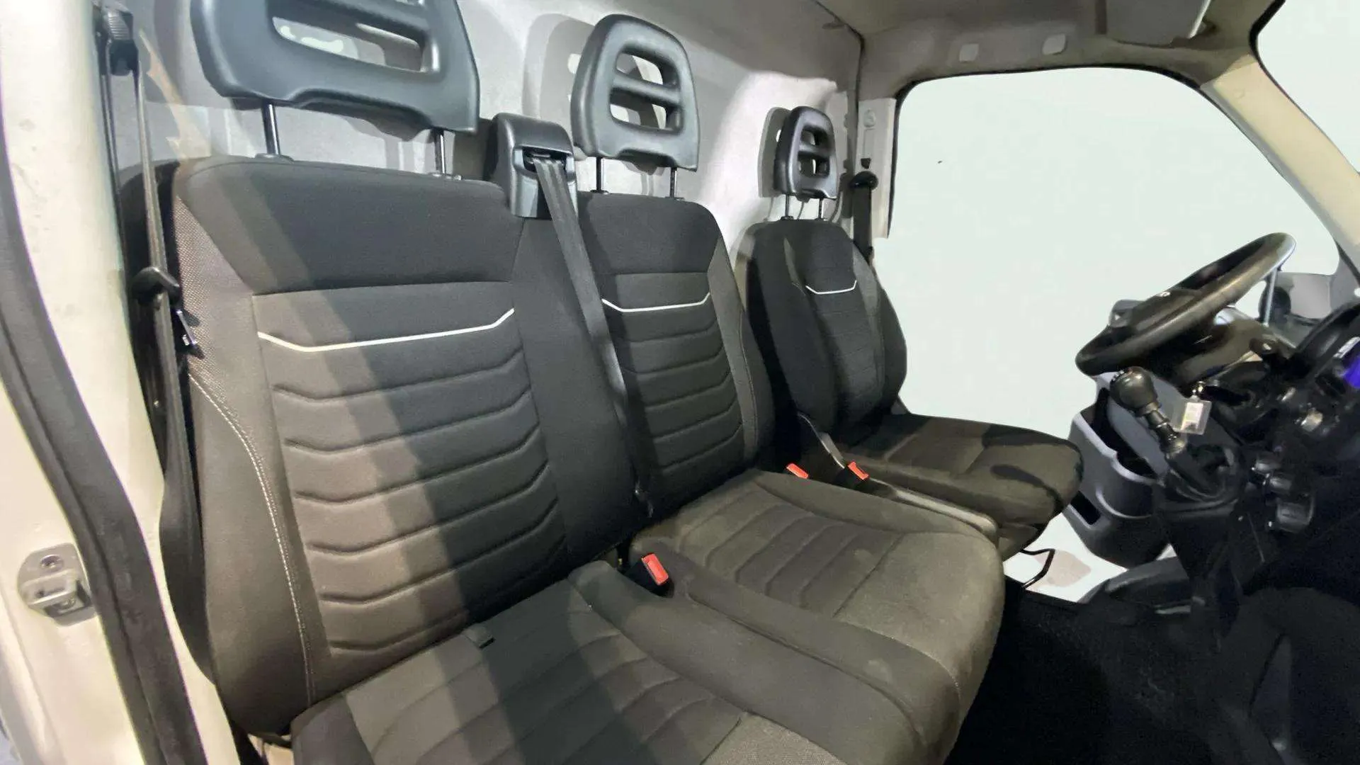 Iveco Daily 2.3 TD 35C 16 A8 V 3520L/H2 12 M3 - foto 17