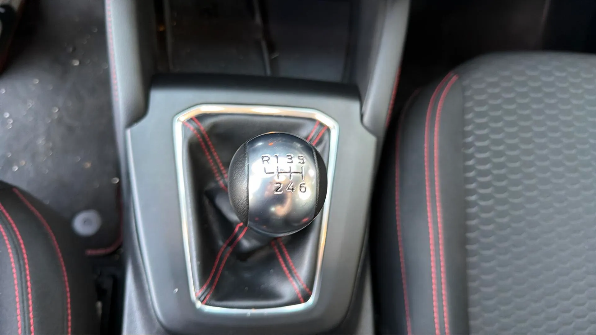 Ford Kuga ST-Line 1.5T EcoBoost - foto 23