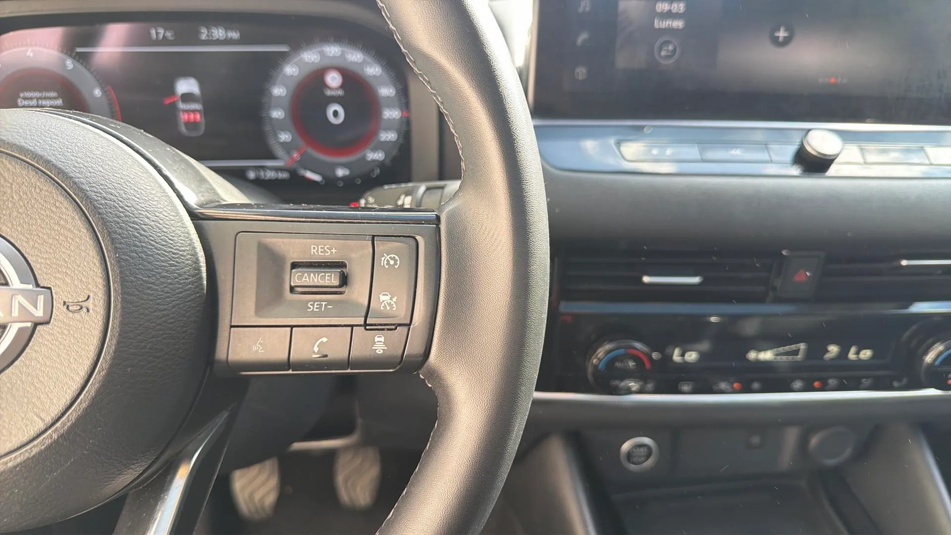 Nissan Qashqai DIG-T N-Connecta - foto 20