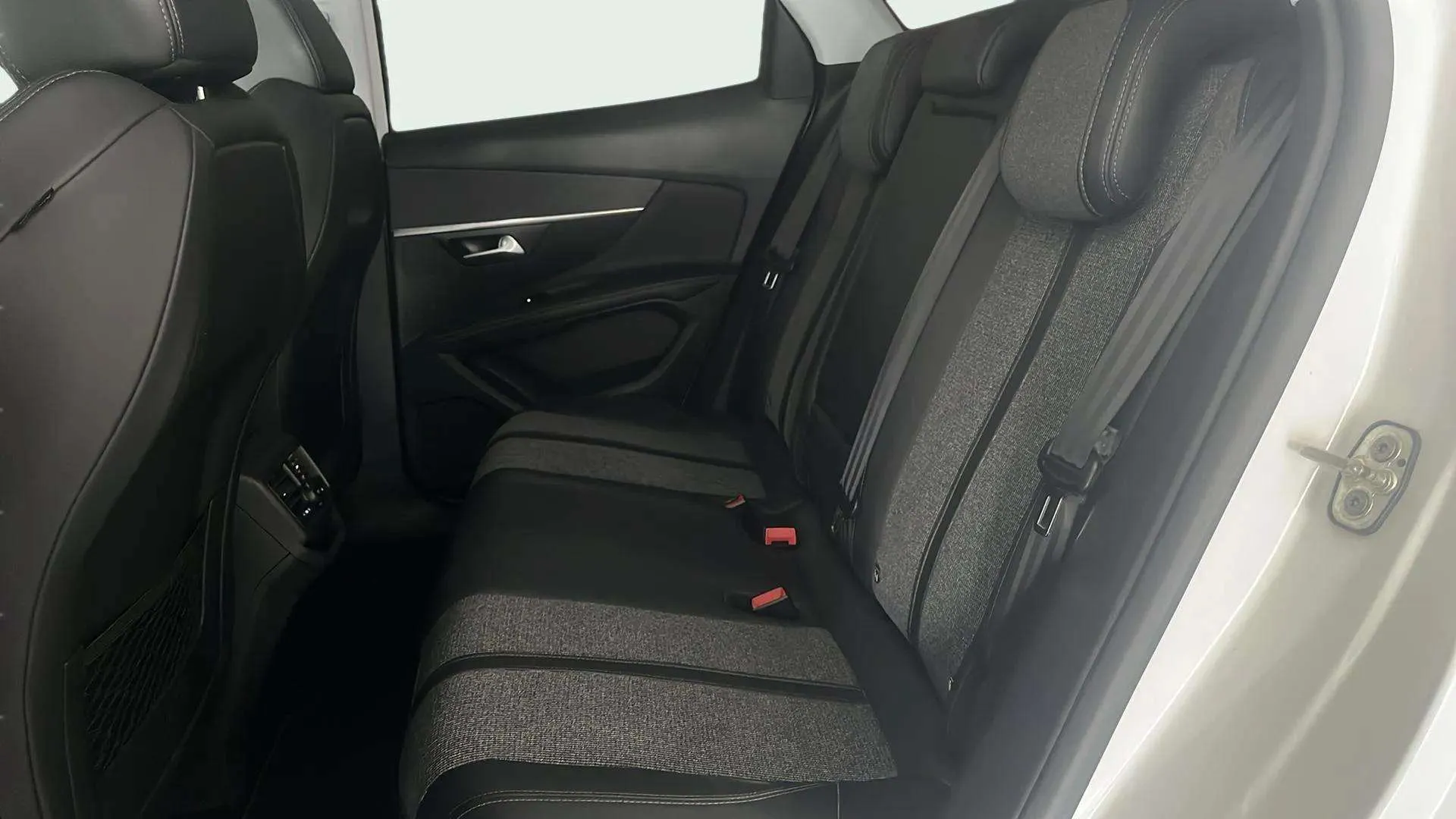 Peugeot 3008 1.5 BlueHDi Allure EAT8 - foto 20