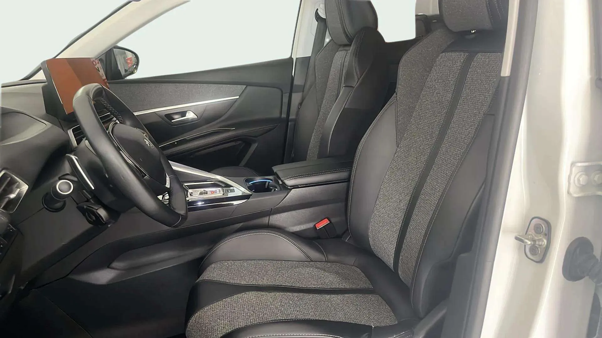 Peugeot 3008 1.5 BlueHDi Allure EAT8 - foto 21