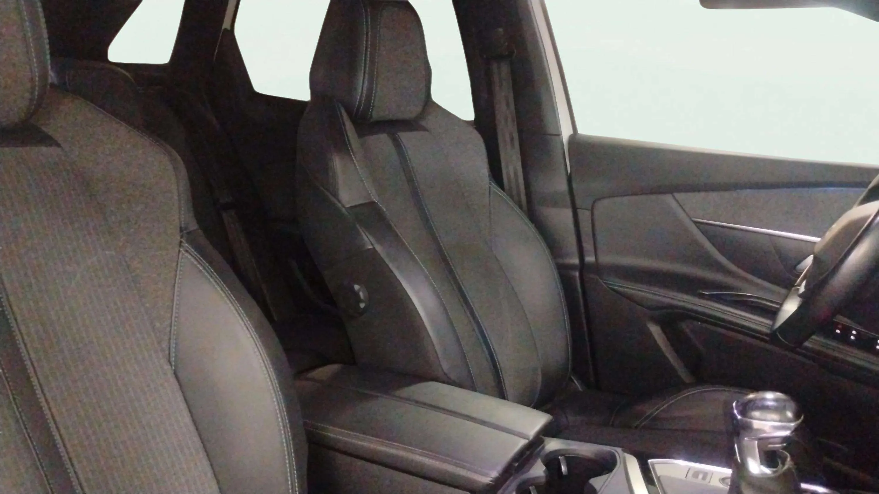 Peugeot 3008 1.2 PureTech Allure Pack - foto 11