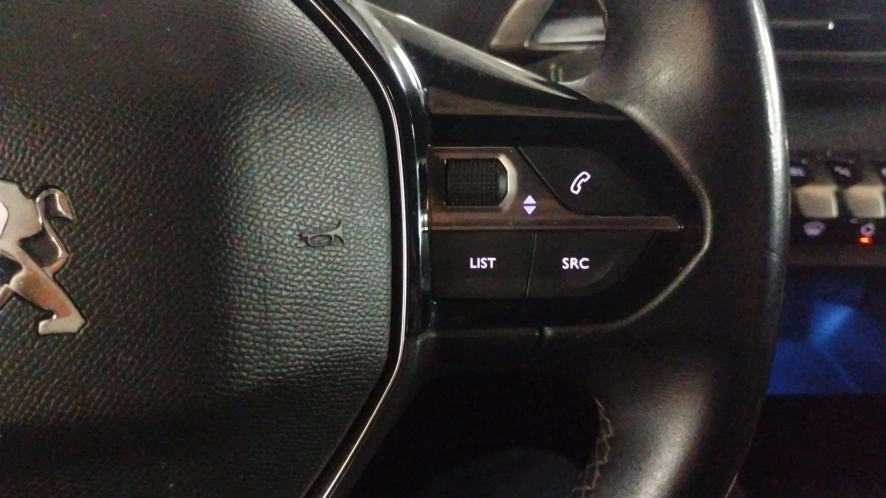 Peugeot 3008 1.2 PureTech Allure Pack - foto 25