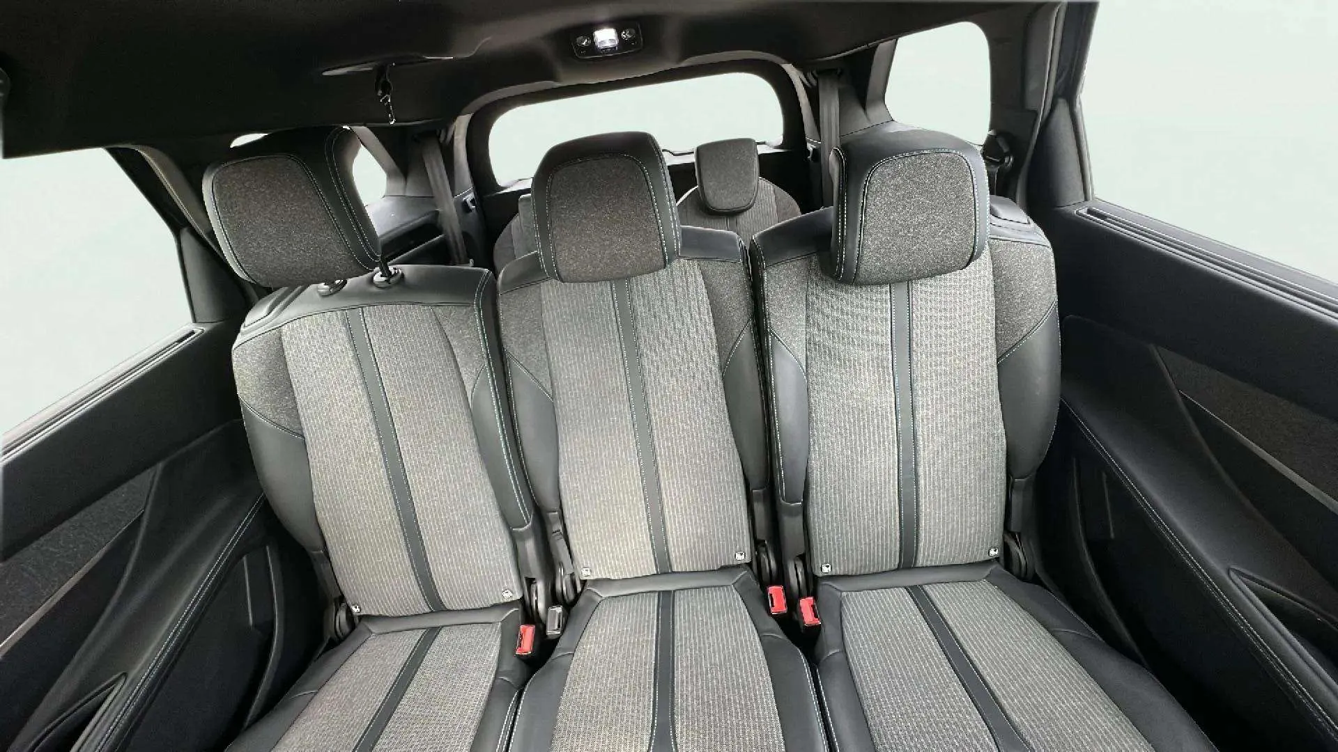 Peugeot 5008 1.5 BlueHDi Allure Pack EAT8 - foto 20