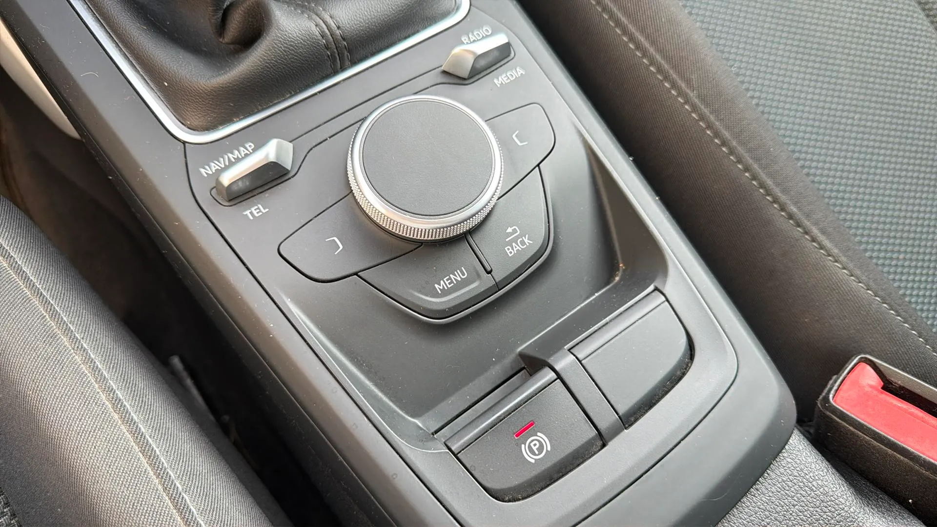 Audi Q2 Design 30 TFSI - foto 24