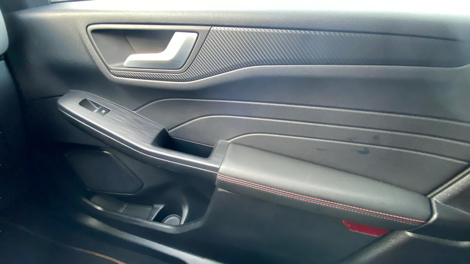 Ford Kuga ST-Line 1.5T EcoBoost - foto 27