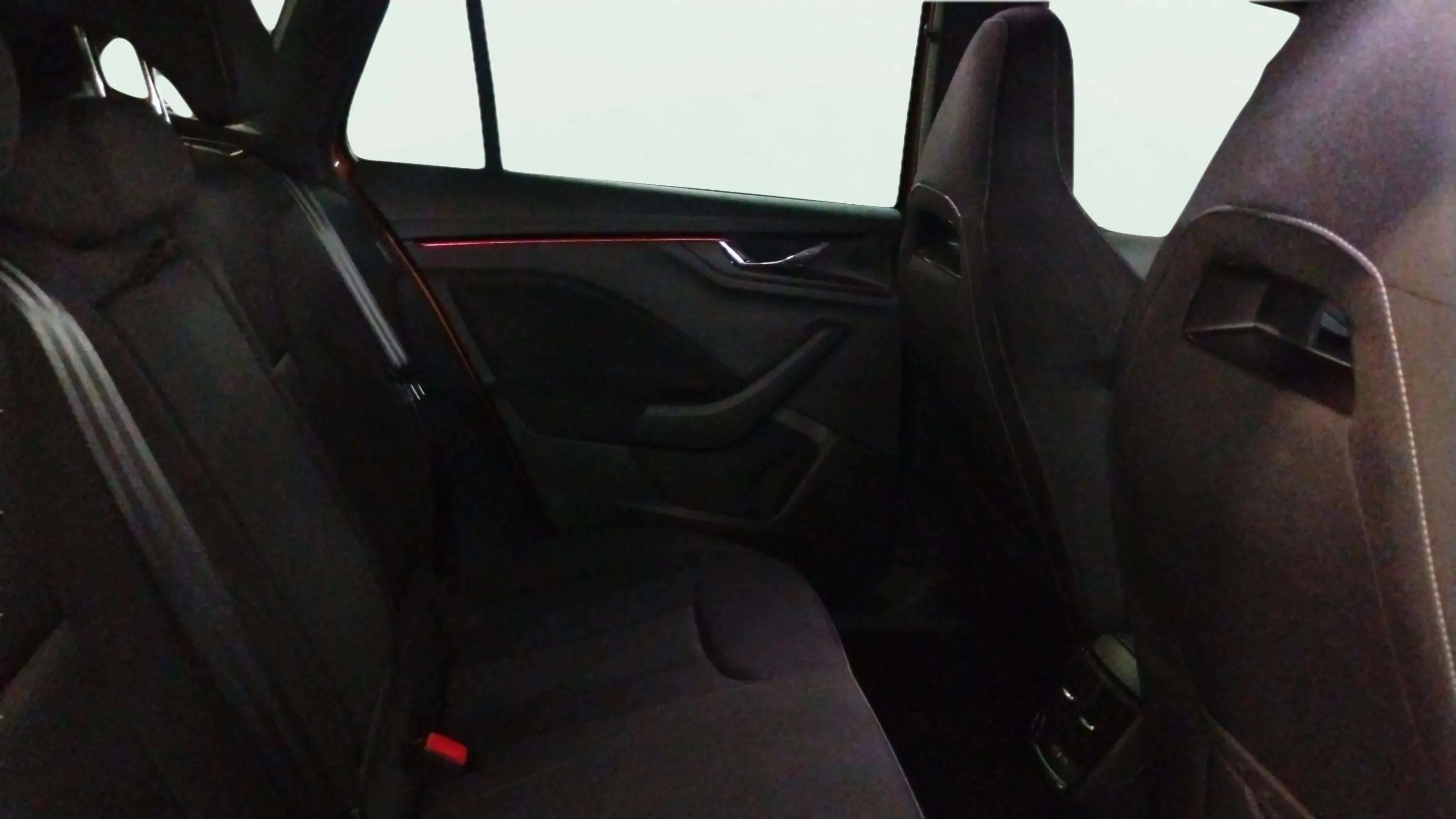 Škoda Kamiq 1.5 TSI Selection - foto 16