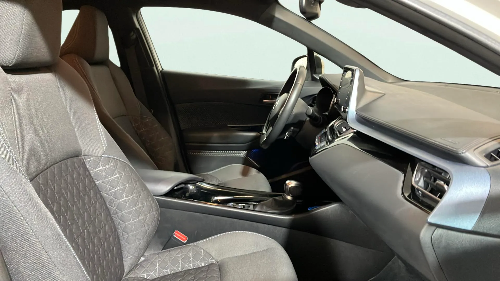 Toyota C-HR 1.8 125H Advance - foto 17