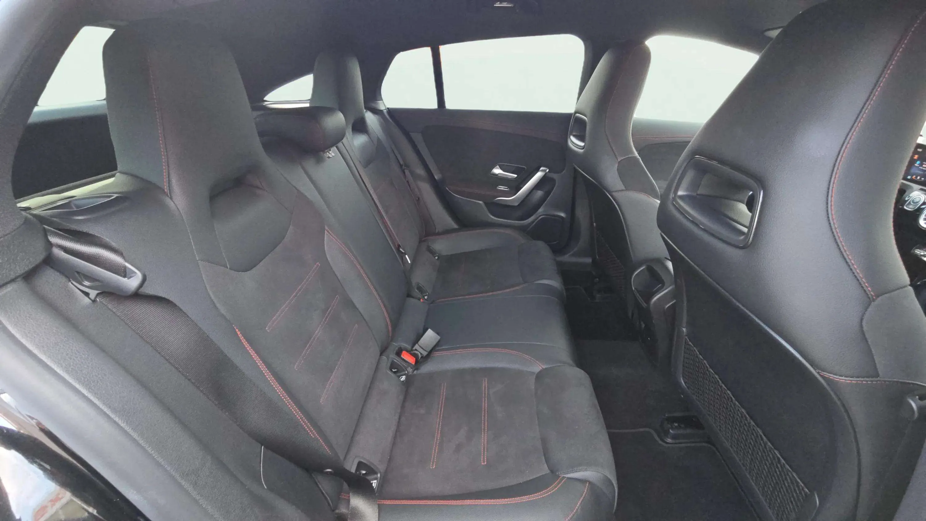 Mercedes-Benz CLA 200 Shooting Brake - foto 15