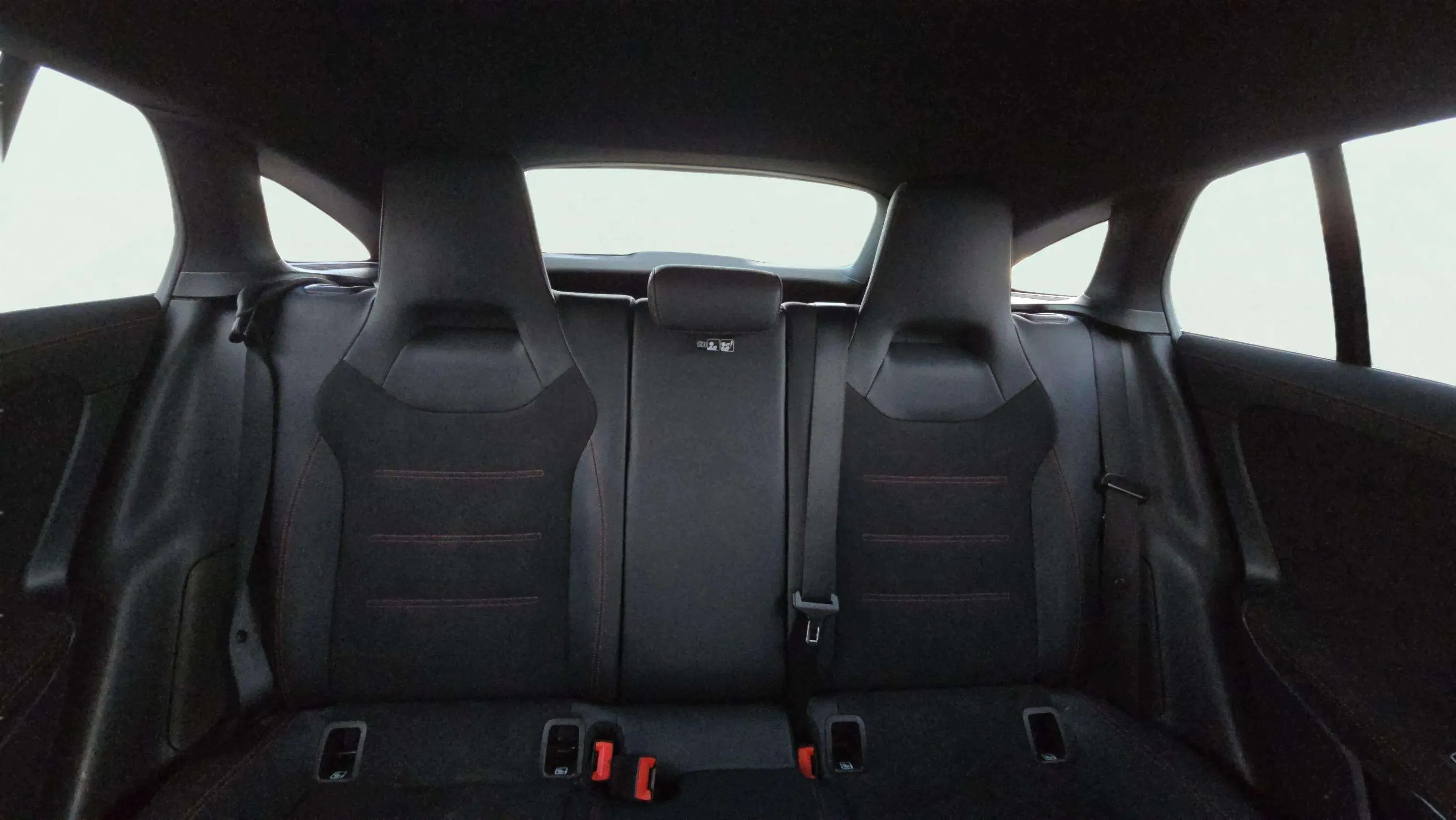 Mercedes-Benz CLA 200 Shooting Brake - foto 16
