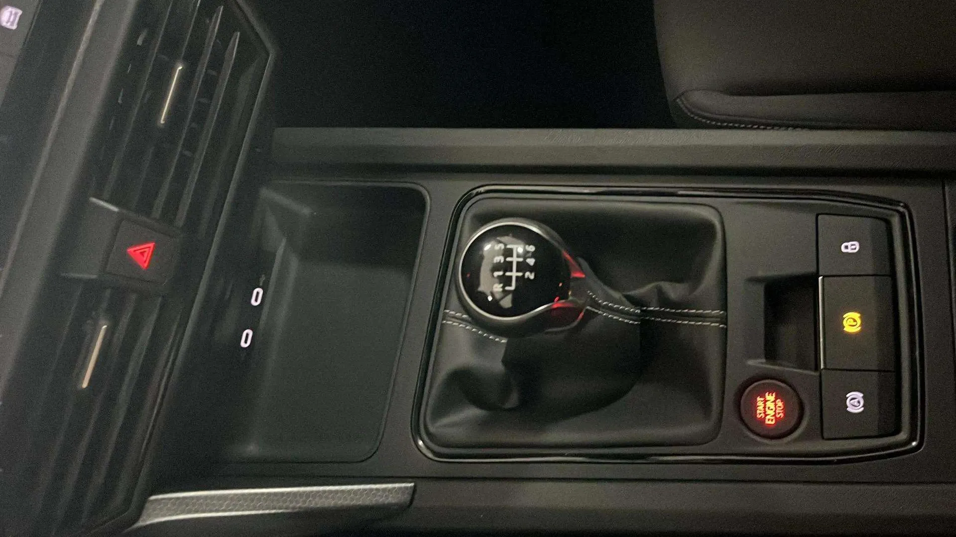 SEAT León 2.0 TDI Reference - foto 16