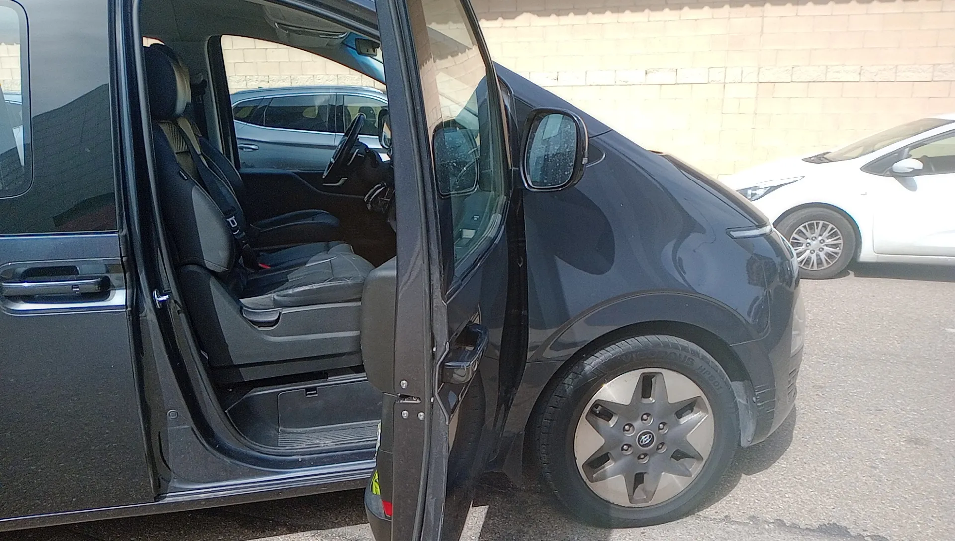 Hyundai STARIA 2.2 CRDi Tecno 9S - foto 4