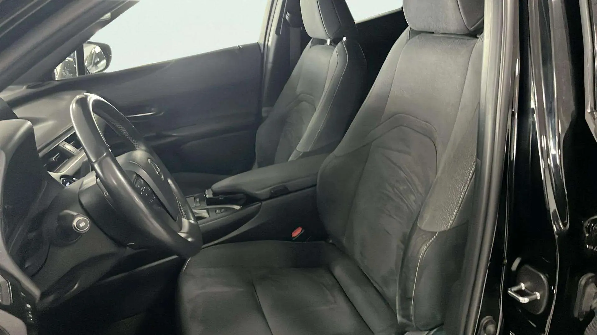 Lexus UX 2.0 250h Business - foto 21