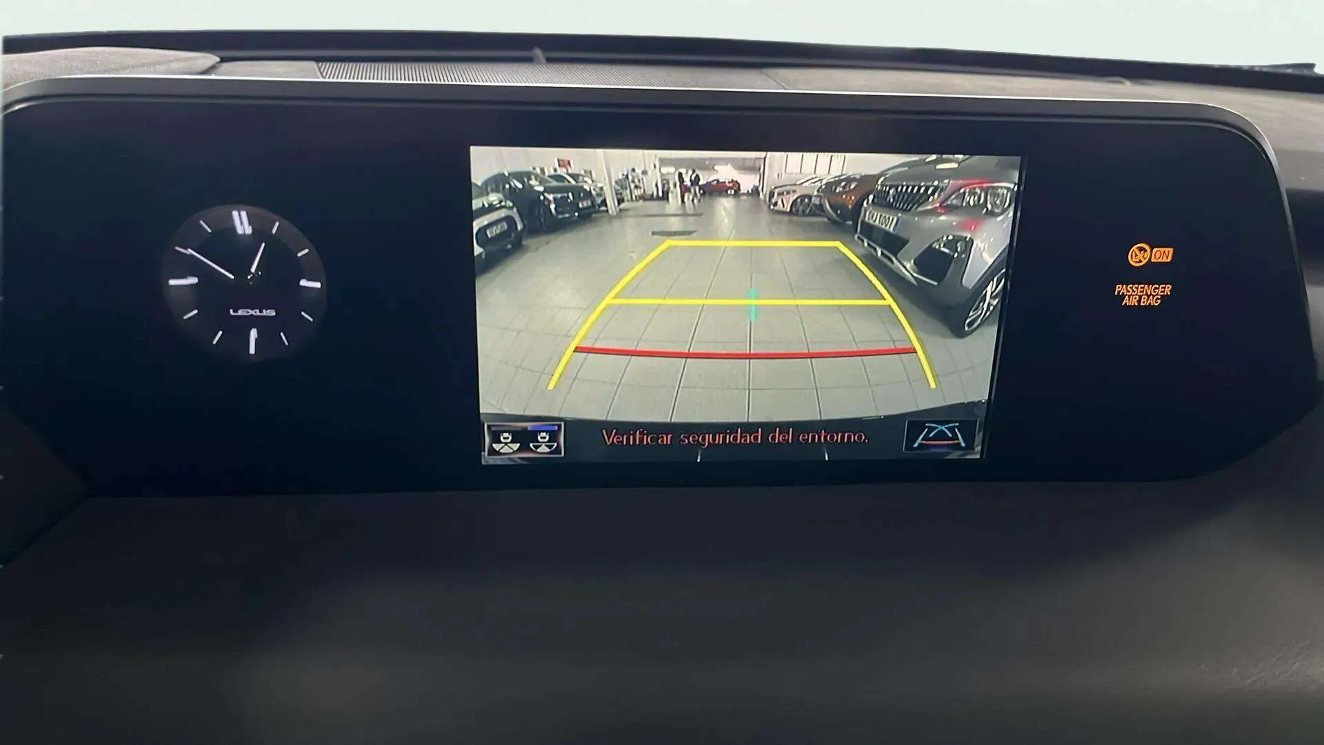 Lexus UX 2.0 250h Business - foto 16