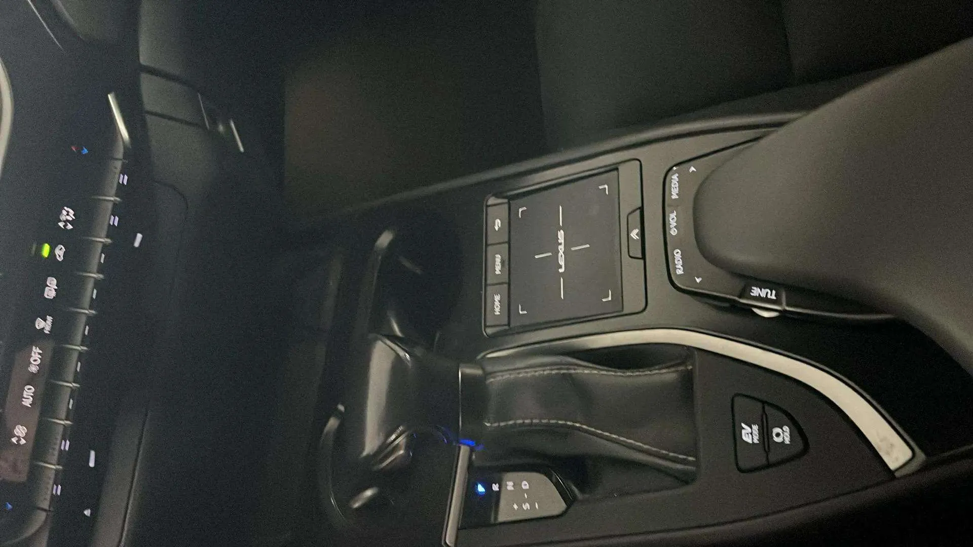 Lexus UX 2.0 250h Business - foto 18