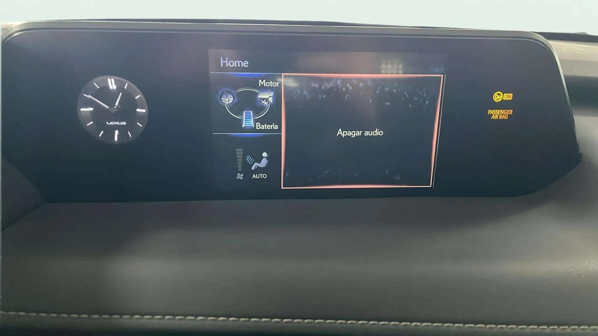 Lexus UX 2.0 250h Business - foto 15