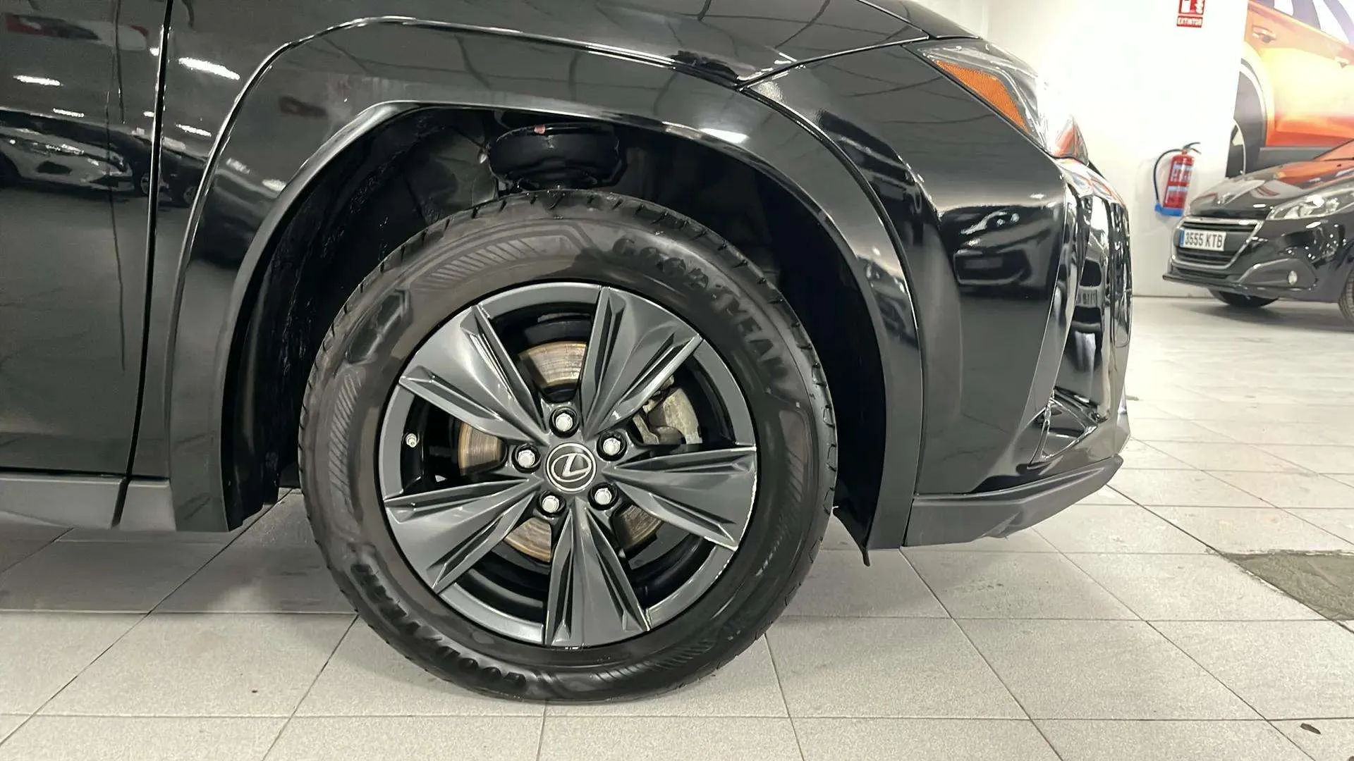 Lexus UX 2.0 250h Business - foto 8
