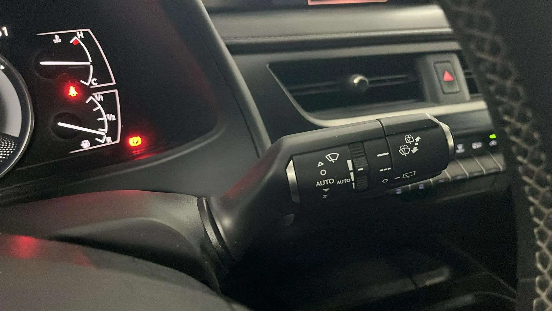 Lexus UX 2.0 250h Business - foto 14