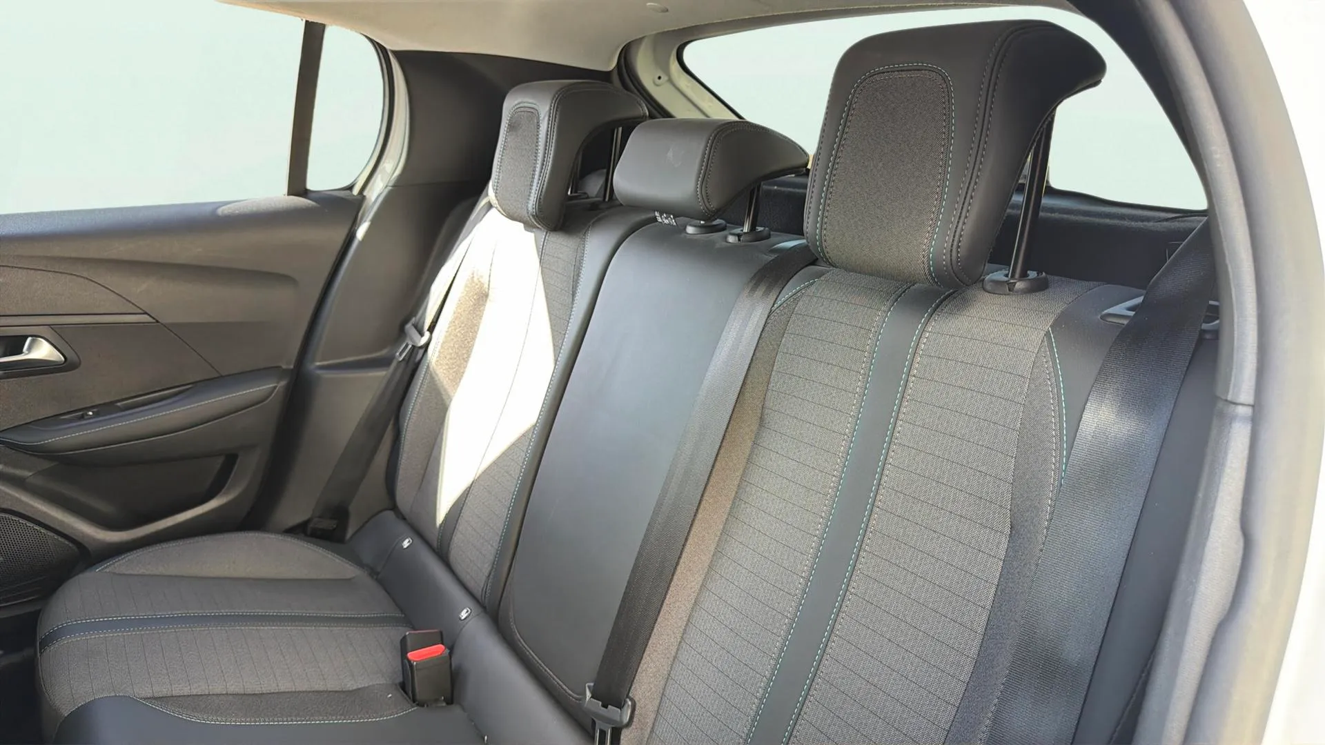Peugeot 208 PureTech Allure - foto 13