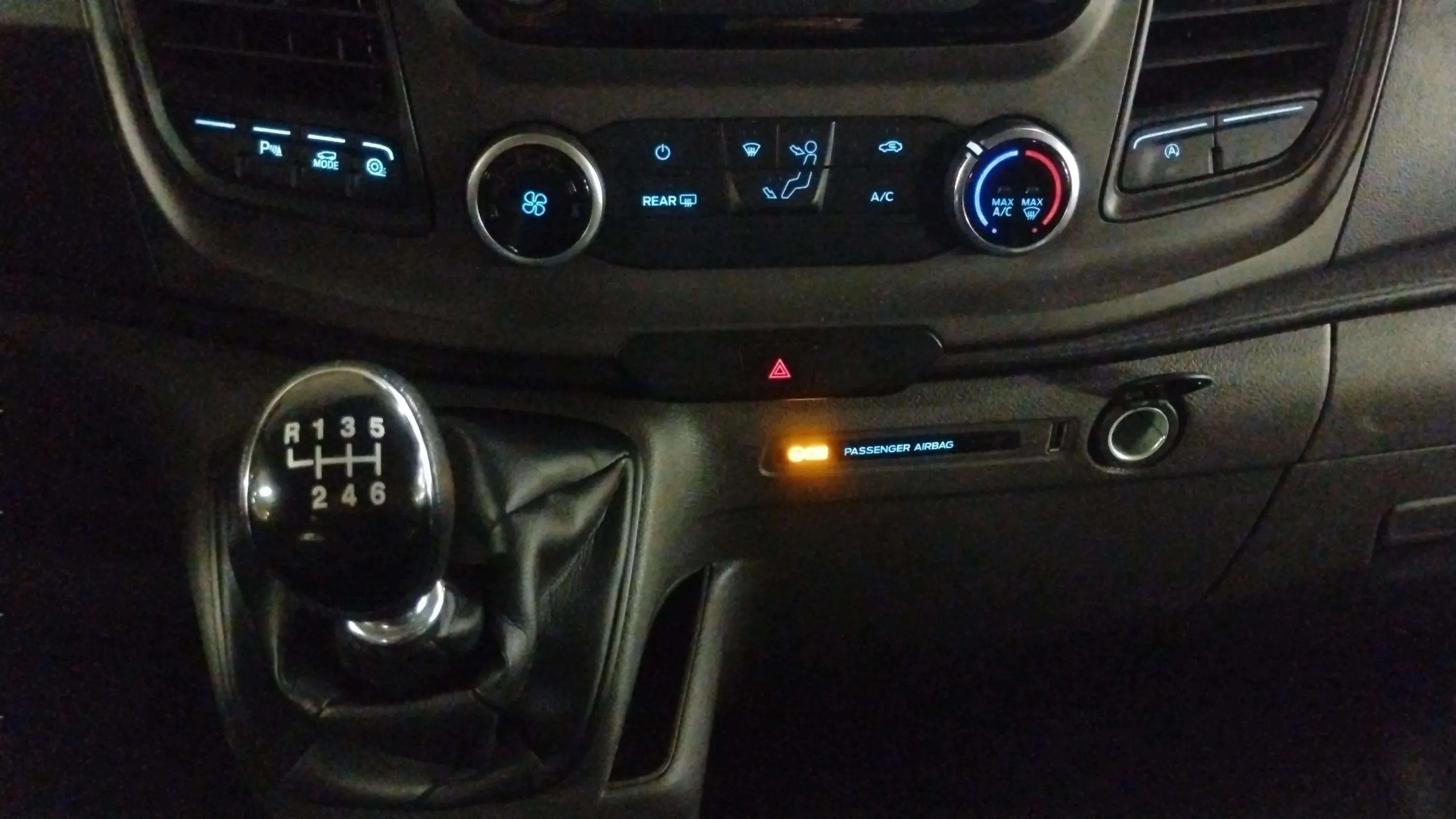 Ford Transit Custom Kombi 2.0 TDCi 320 L1 Trend - foto 25