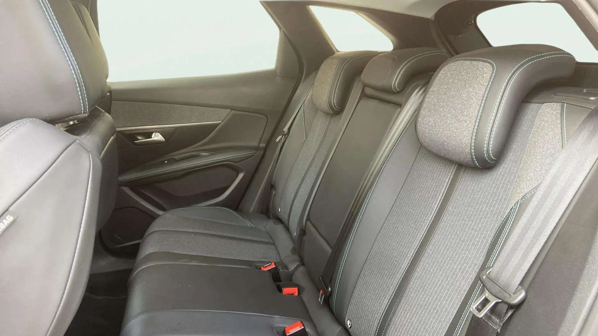 Peugeot 3008 1.5 BlueHDi Allure Pack EAT8 - foto 21