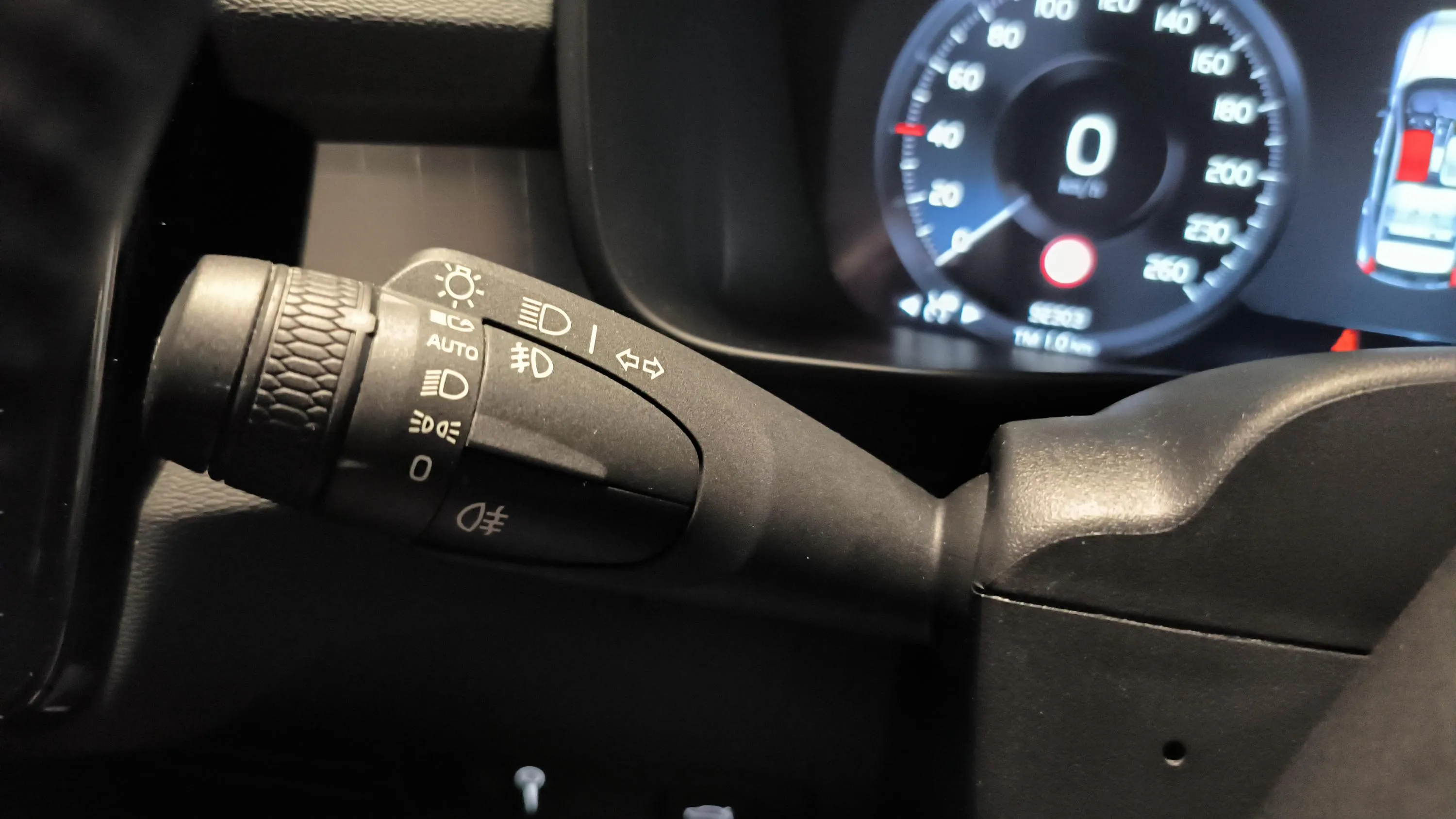 Volvo XC40 2.0 D3 Momentum - foto 13