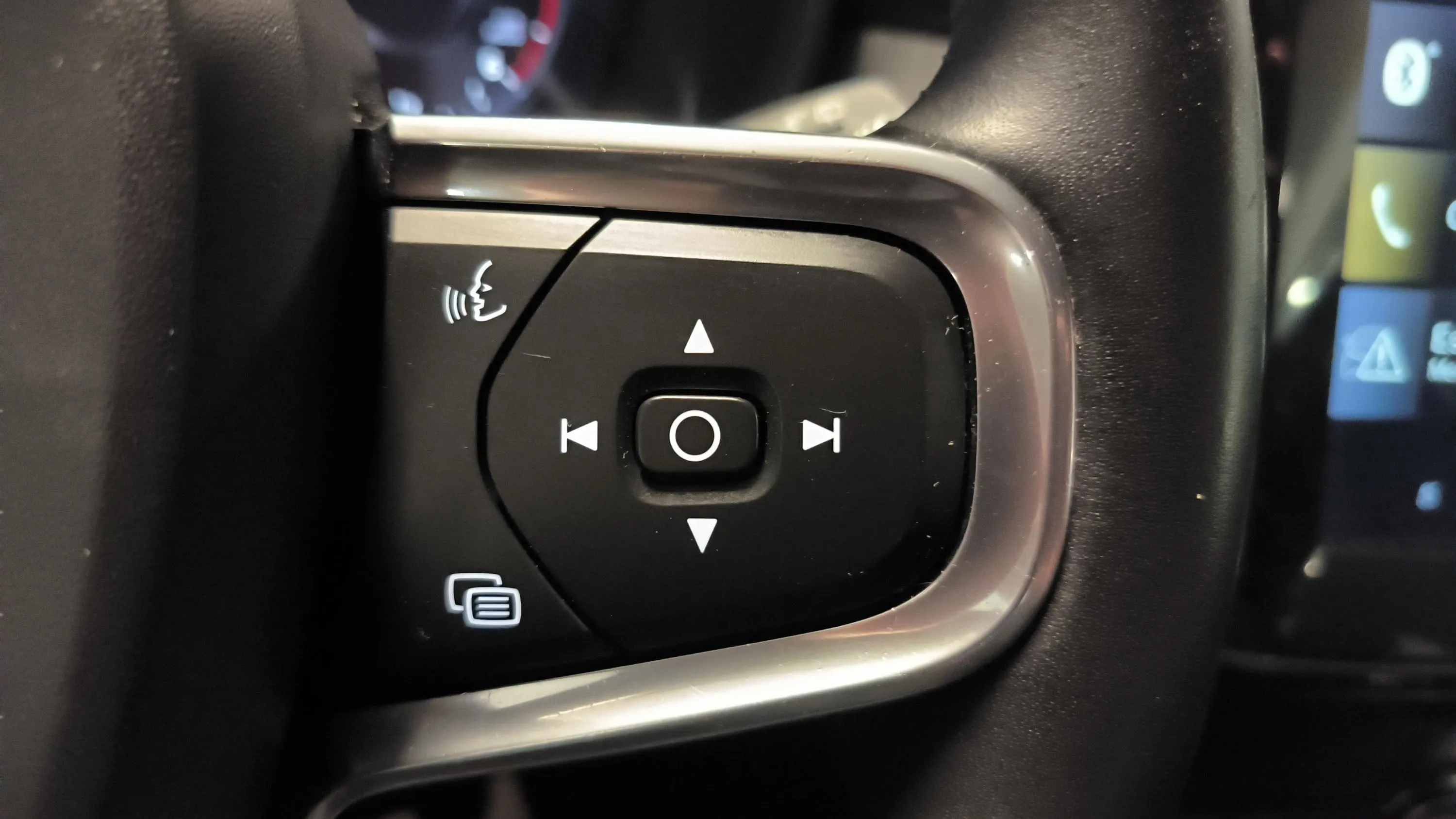 Volvo XC40 2.0 D3 Momentum - foto 12