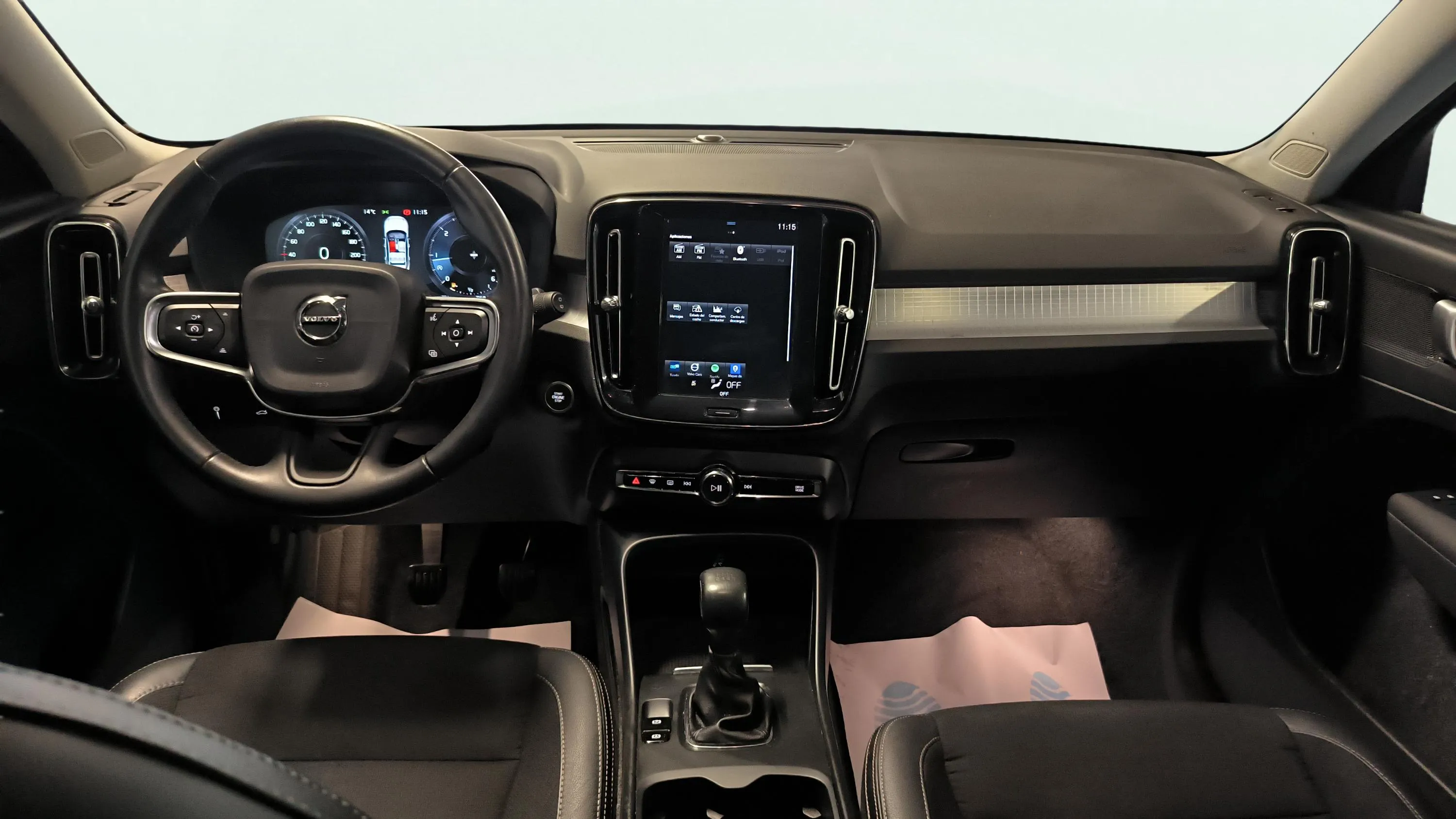 Volvo XC40 2.0 D3 Momentum - foto 18
