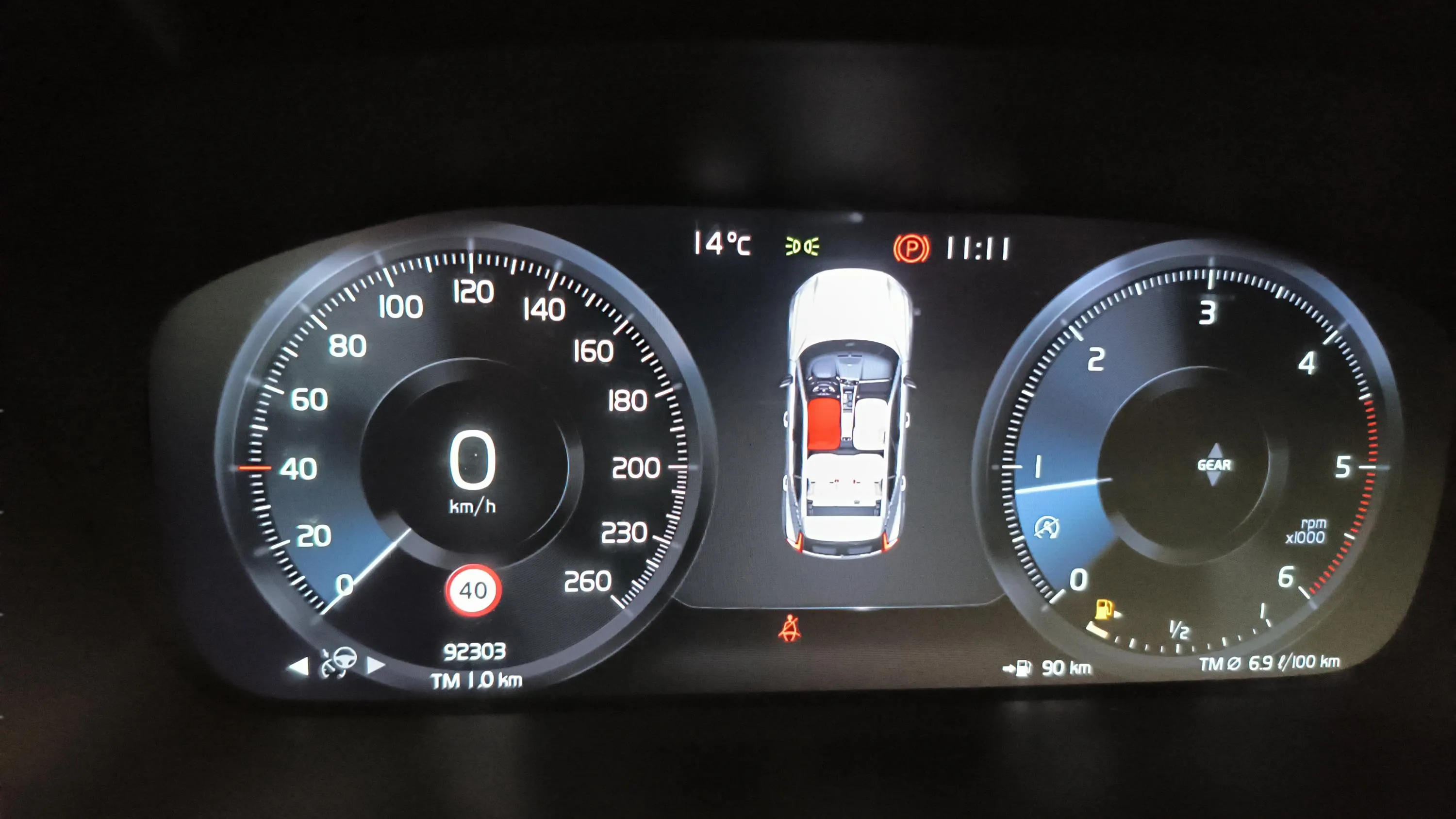 Volvo XC40 2.0 D3 Momentum - foto 16
