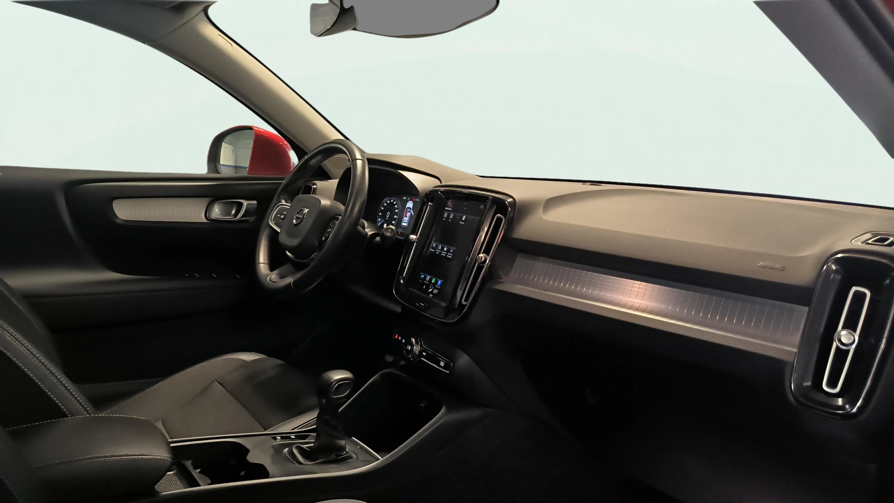 Volvo XC40 2.0 D3 Momentum - foto 17