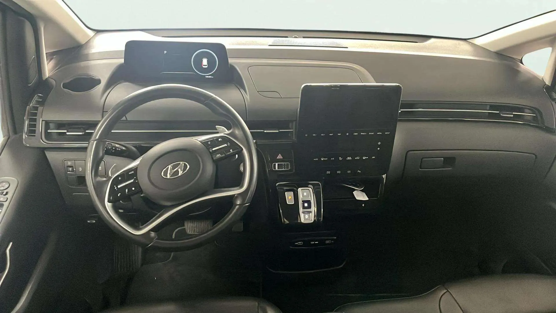 Hyundai STARIA 2.2 CRDi Tecno 9S - foto 12