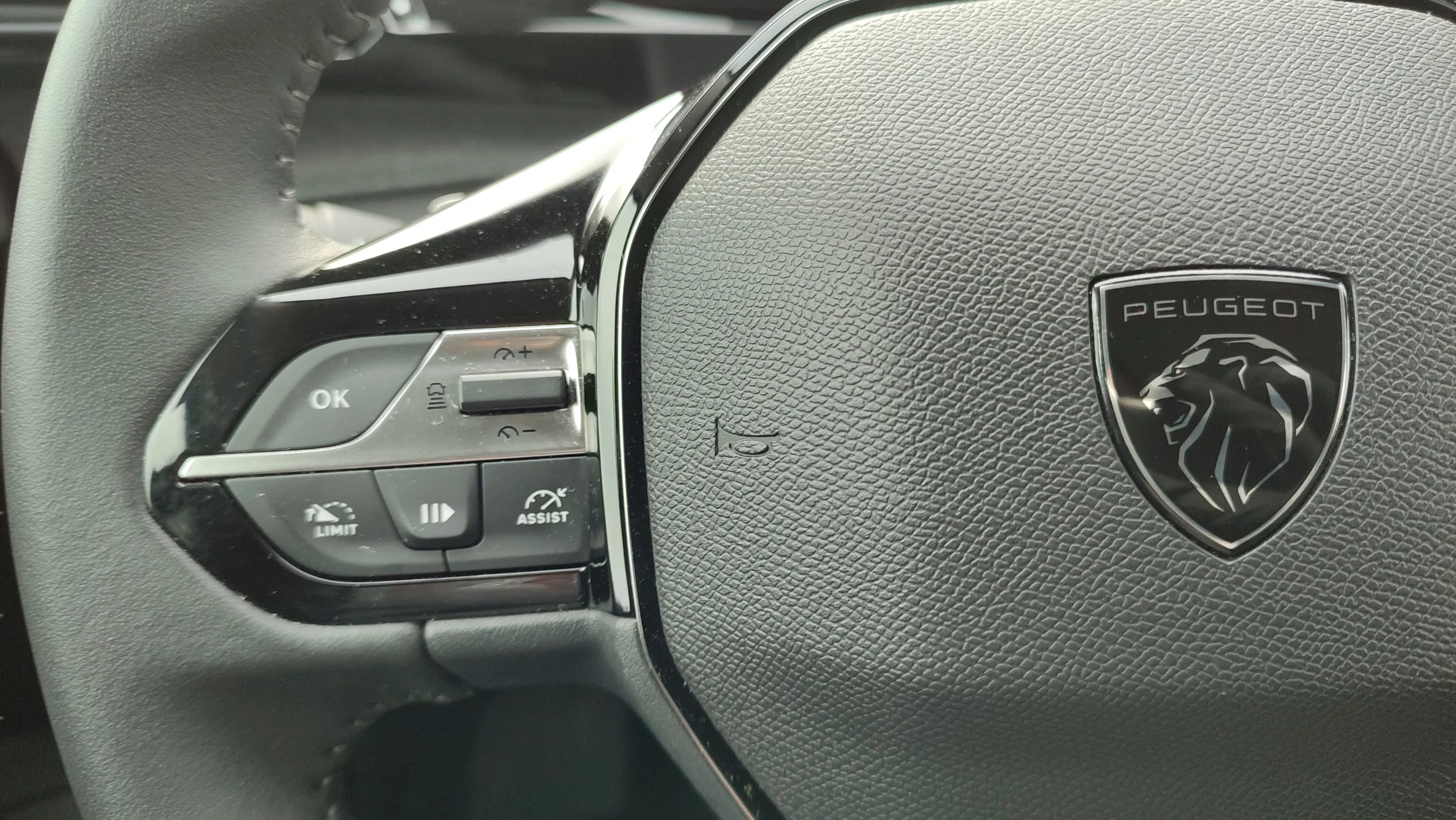 Peugeot 308 Allure Hybrid MHEV 136 e-DCS6 - foto 12