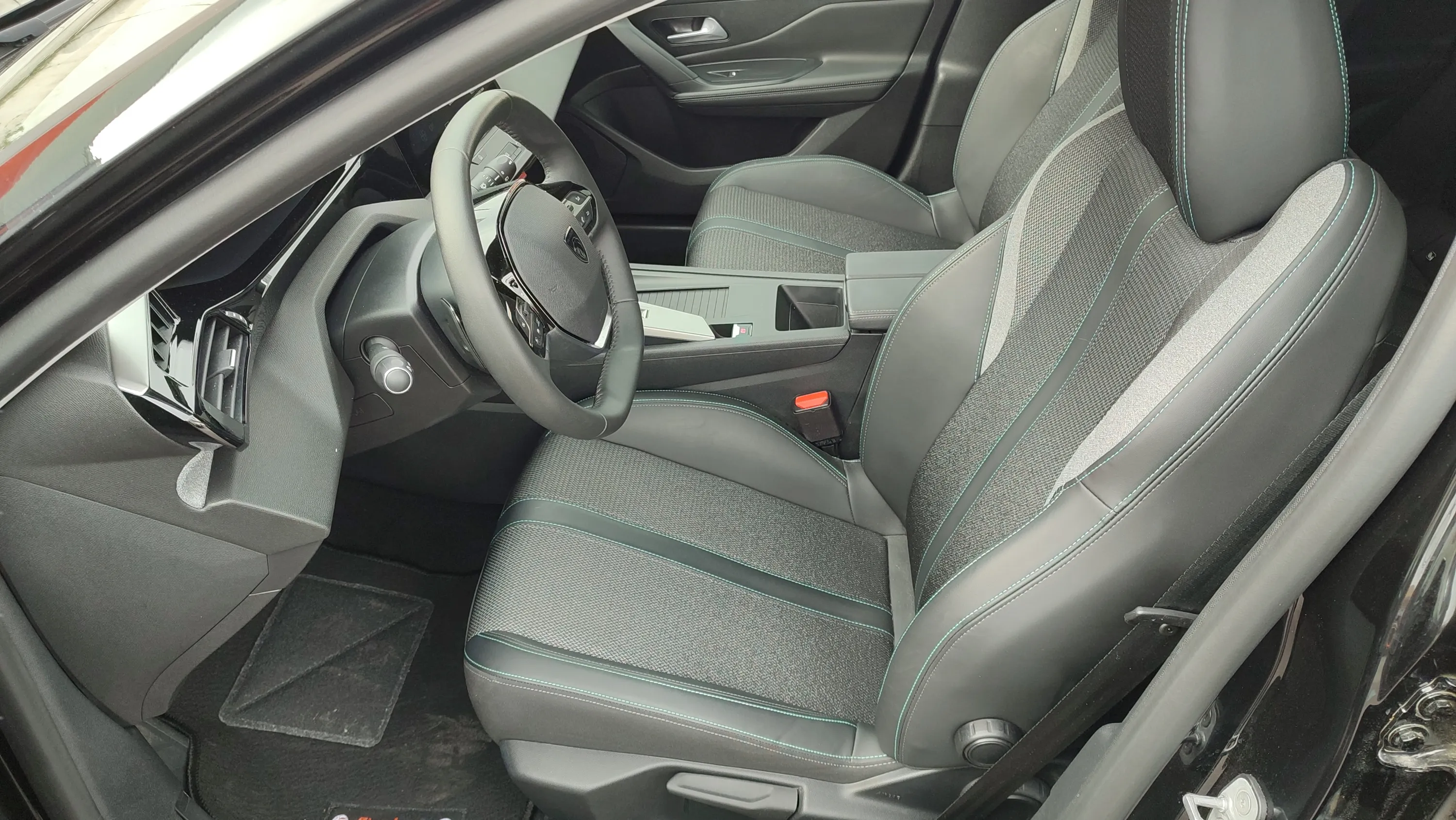 Peugeot 308 Allure Hybrid MHEV 136 e-DCS6 - foto 22