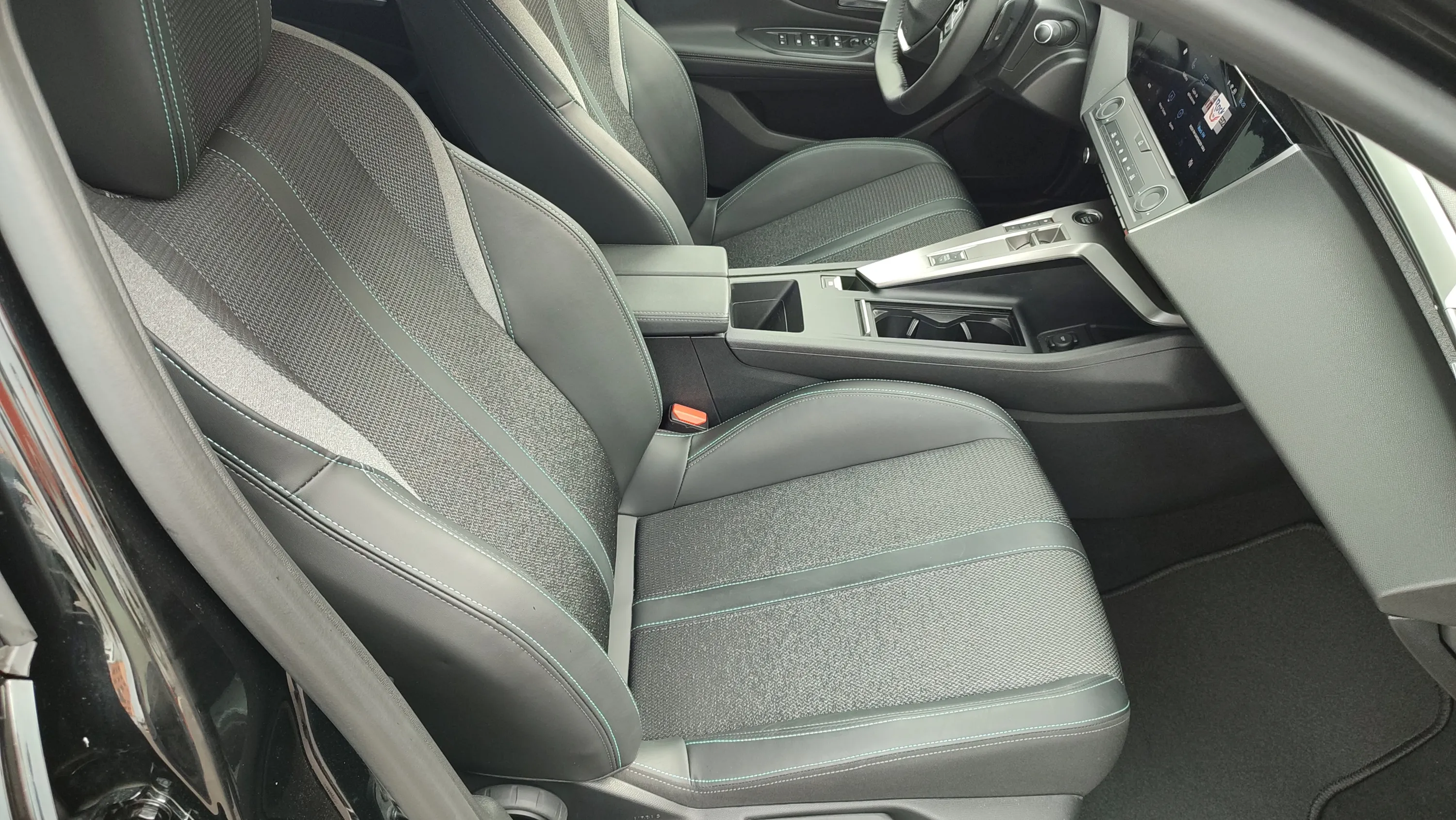 Peugeot 308 Allure Hybrid MHEV 136 e-DCS6 - foto 23