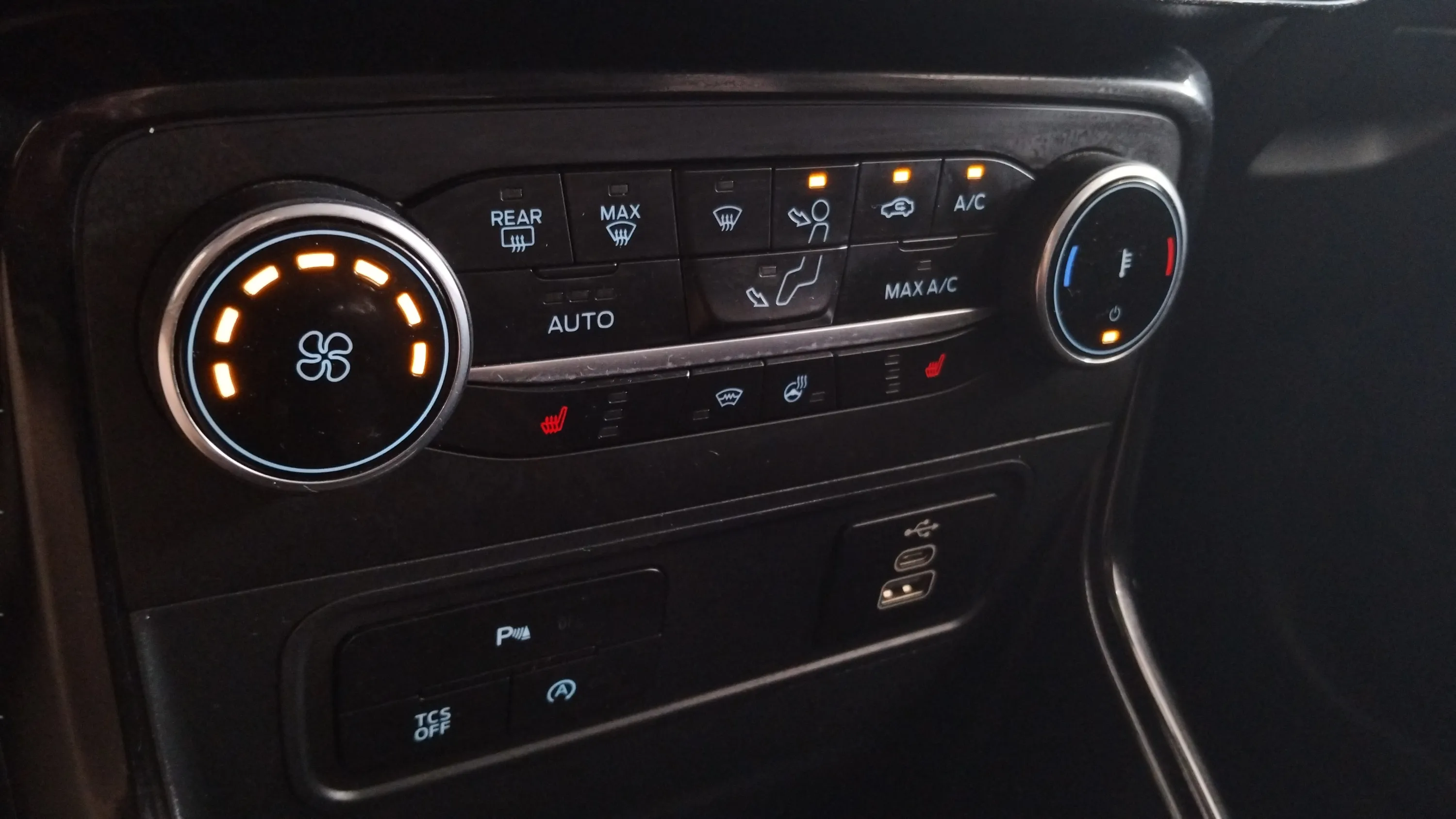 Ford EcoSport 1.0T EcoBoost ST Line - foto 19