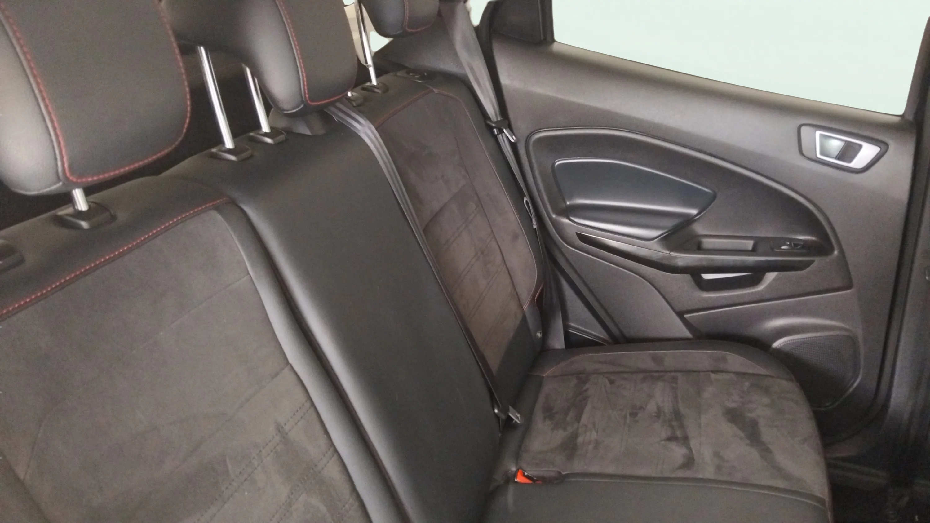 Ford EcoSport 1.0T EcoBoost ST Line - foto 9