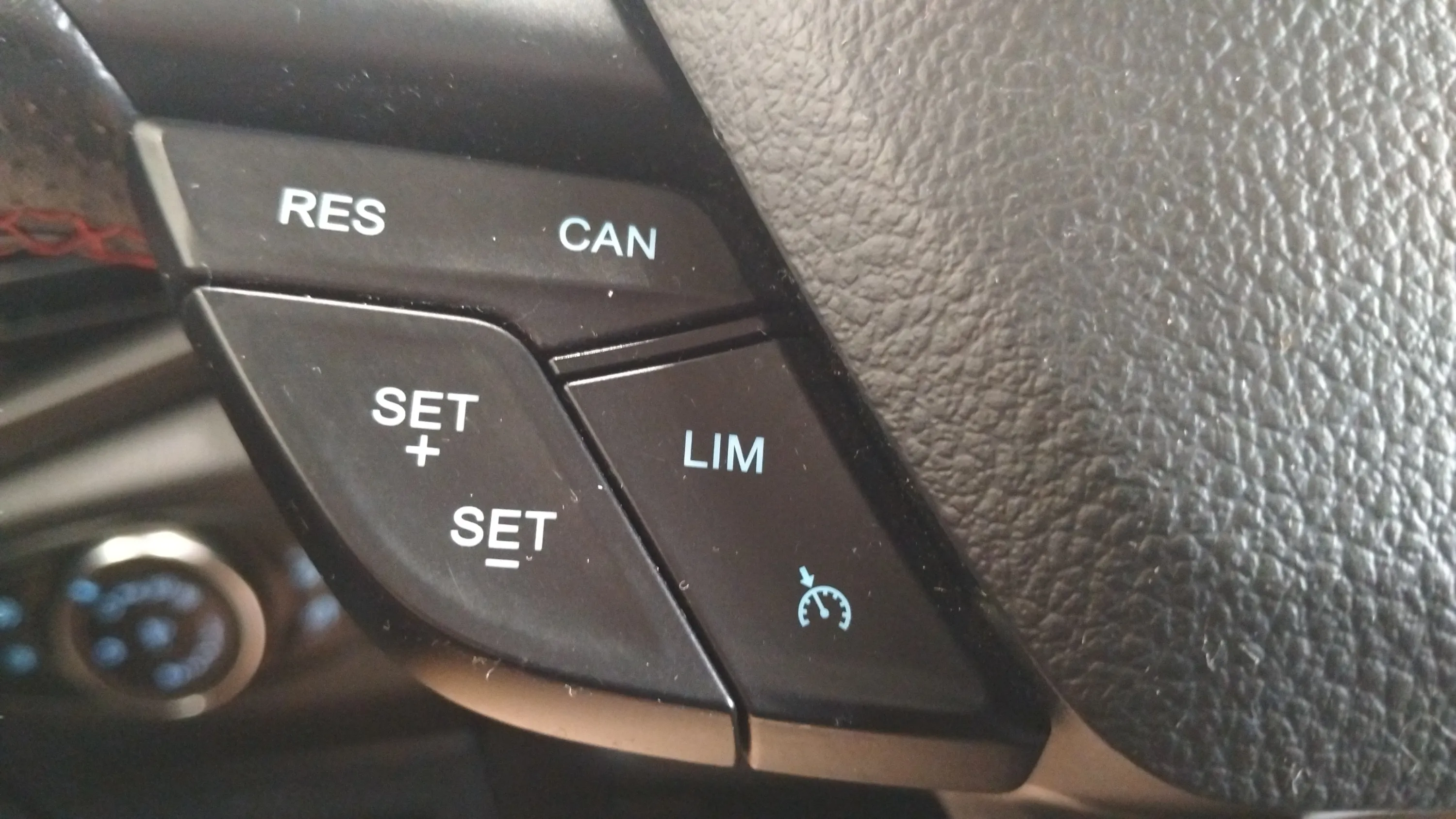 Ford EcoSport 1.0T EcoBoost ST Line - foto 18