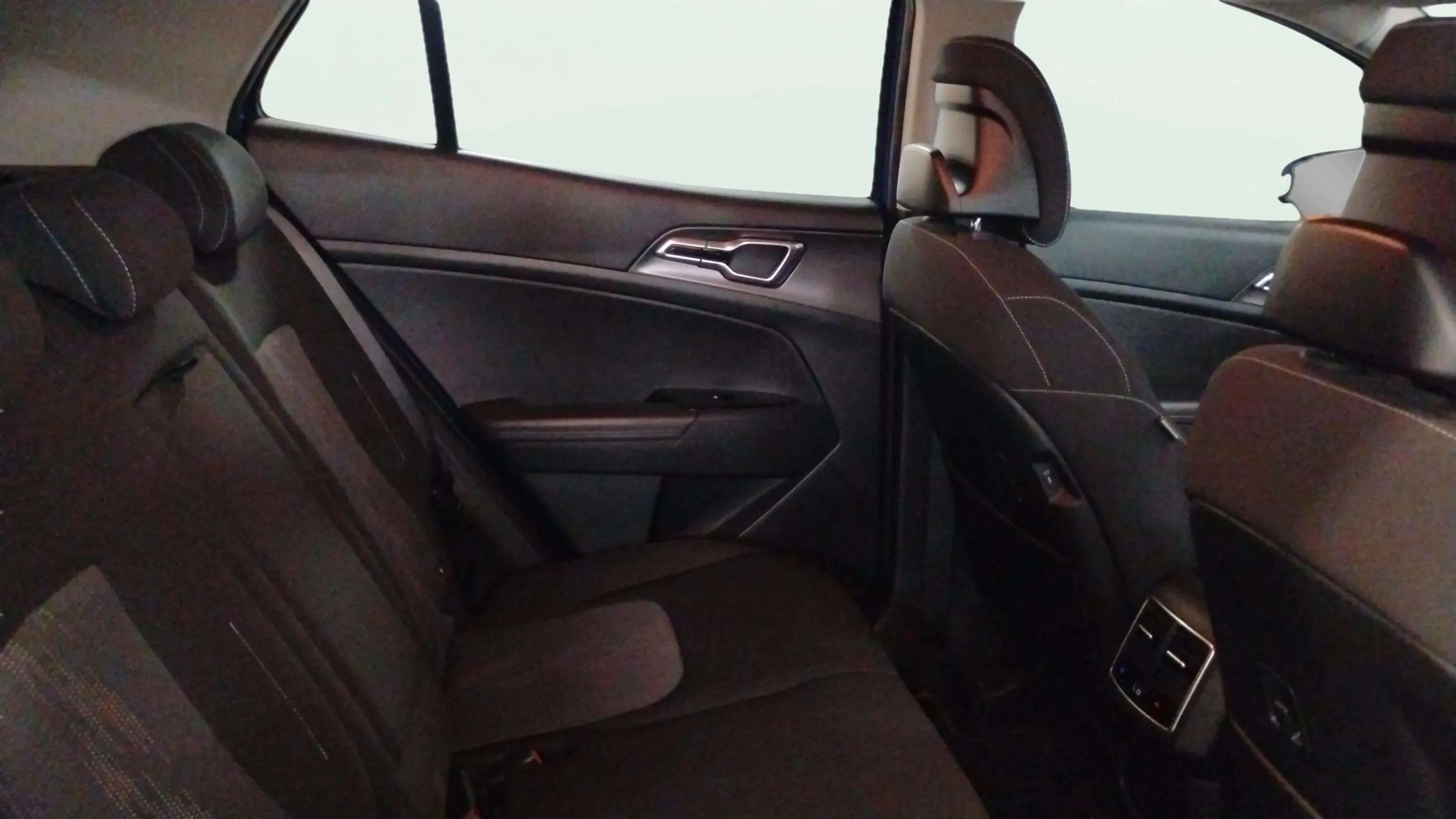 Kia Sportage 1.6 T-GDi HEV Drive 4x2 - foto 16